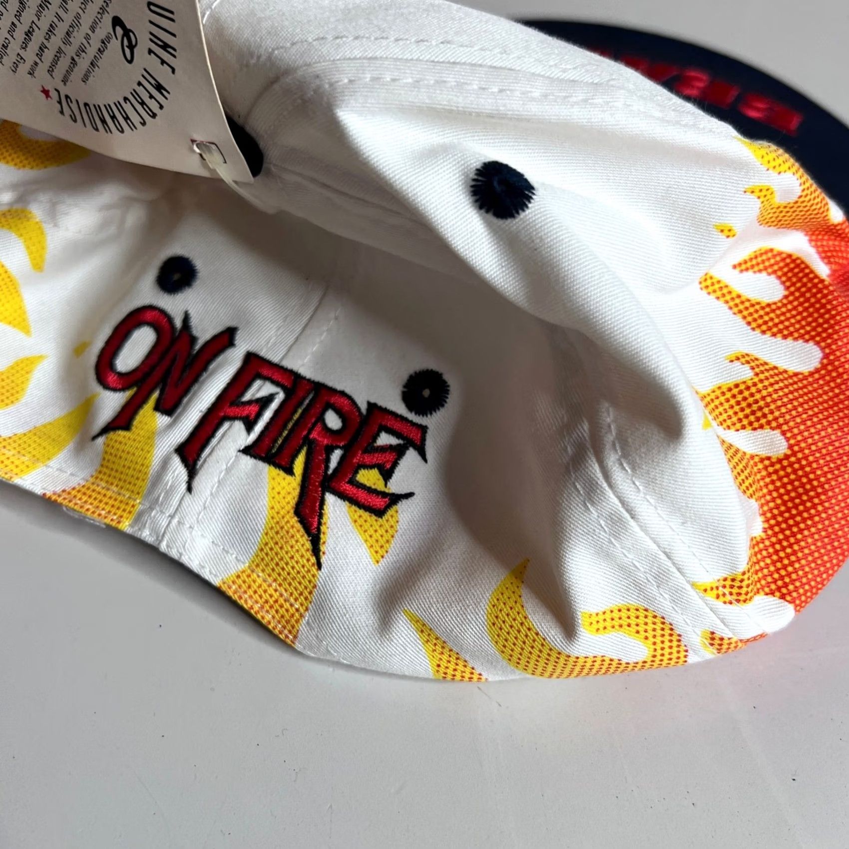 MLB VINTAGE Annco Atlanta Braves Snapback Hat MLB NWT White Navy On Fire Flame Size ONE SIZE - 4 Thumbnail