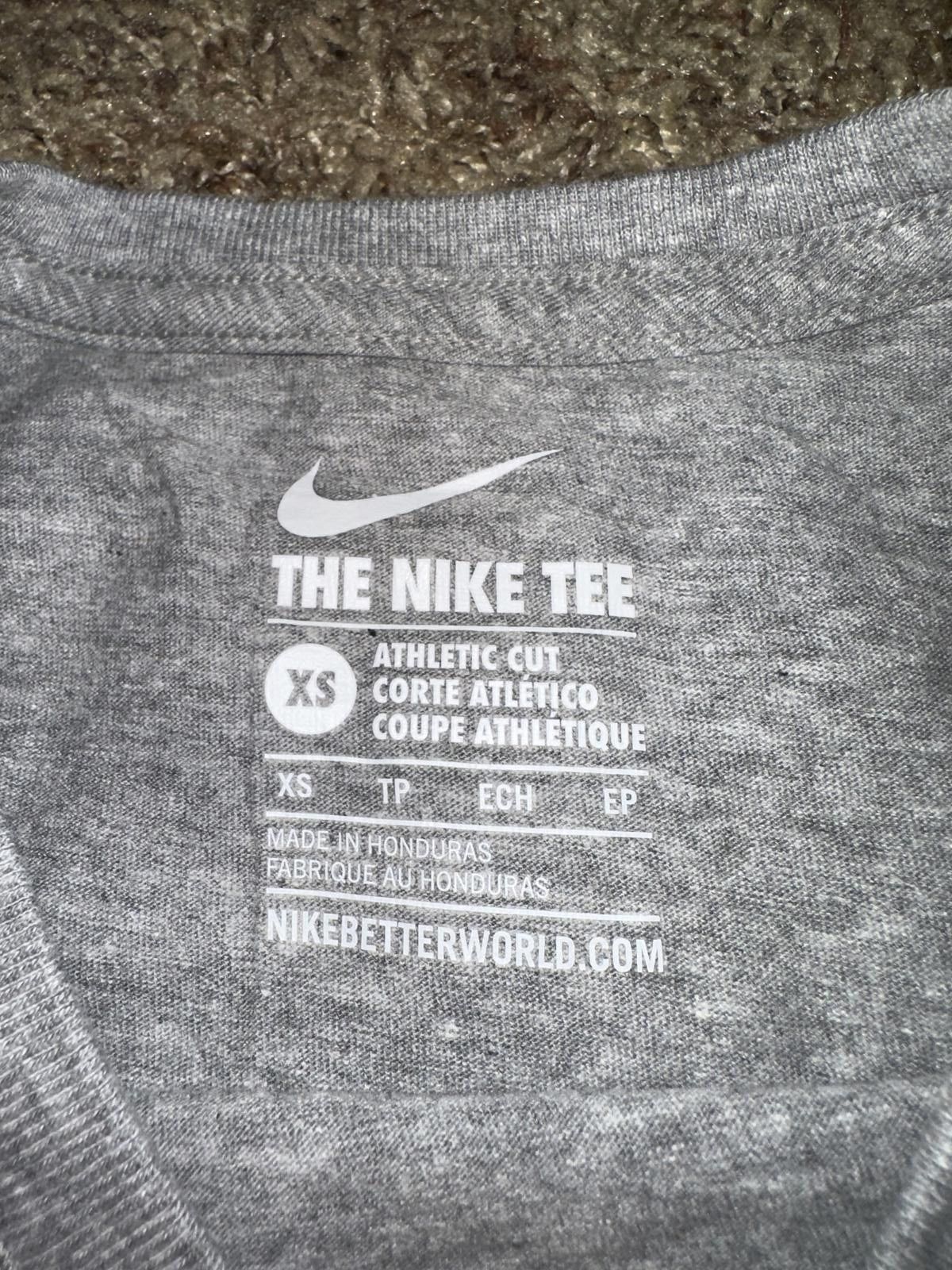 Nike Nike Women’s Legend Athletics Cut The Van T-Shirt Size XS / US 0-2 / IT 36-38 - 3 Thumbnail
