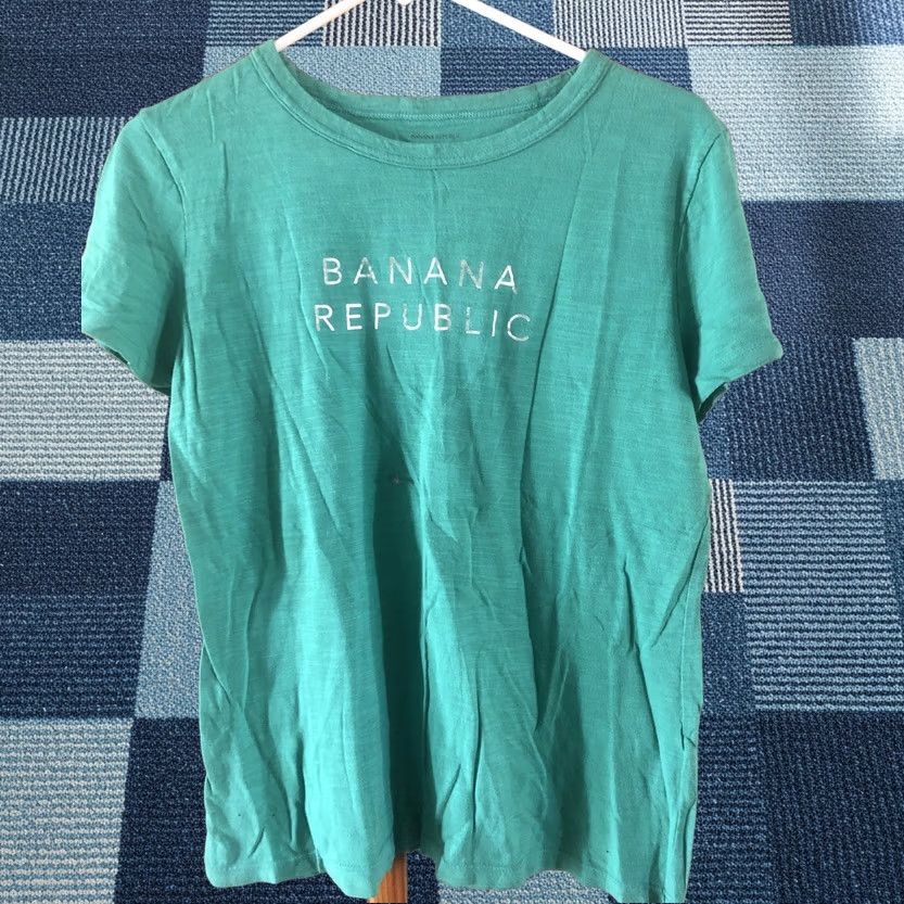 Banana Republic Banana Republic Shirt Womens M Green Silver Logo Tee Crew Neck Short Sleeve T-Shirt Size M / US 6-8 / IT 42-44 - 1 Thumbnail