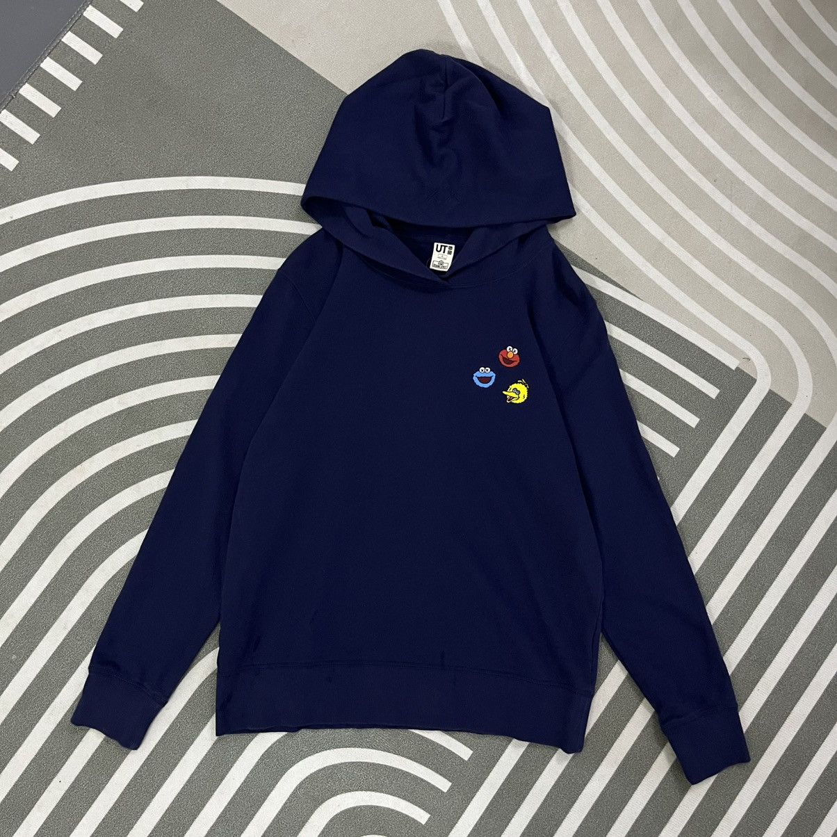 Kaws × Uniqlo UNIQLO KAWS SESAME STREET Size US M / EU 48-50 / 2 - 1 Thumbnail