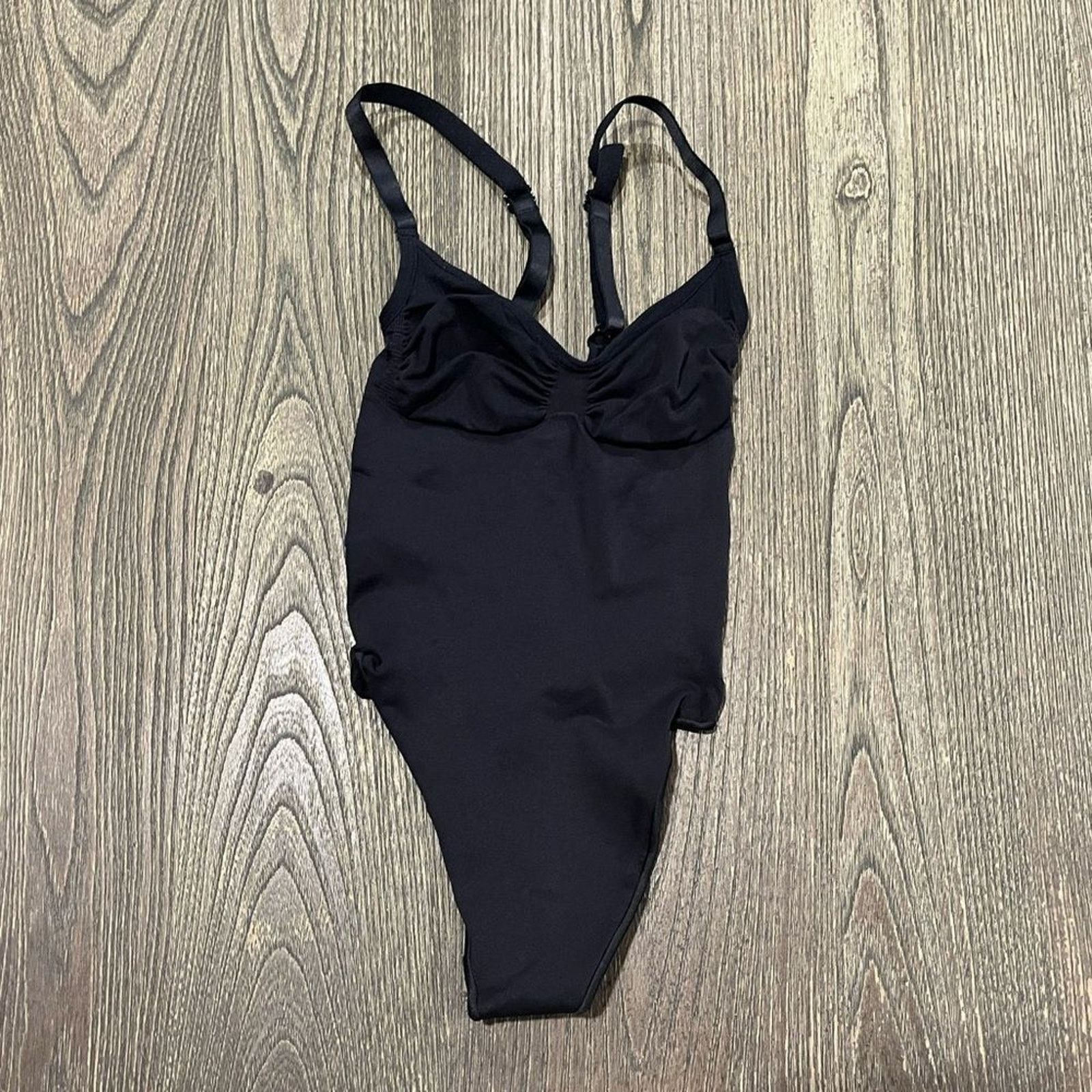 SKIMS NWOT Skims Seamless Sculpt Thong Bodysuit Shapewear Size XS Size ONE SIZE - 1 Thumbnail