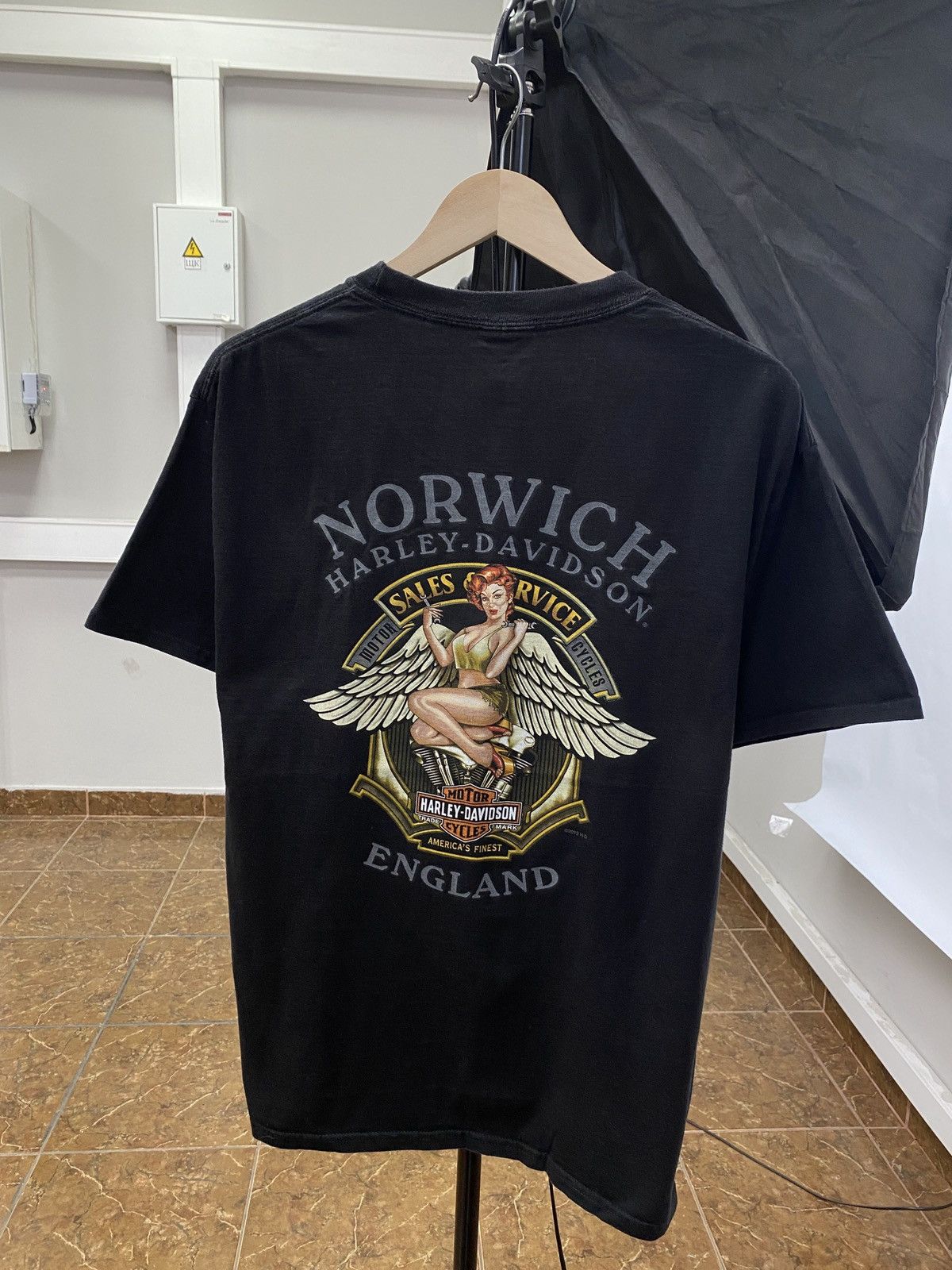 Harley Davidson 🏴󠁧󠁢󠁥󠁮󠁧󠁿 Vintage Y2K Harley Davidson England Sexy Girl Choppers Tee Size US L / EU 52-54 / 3 - 1 Thumbnail