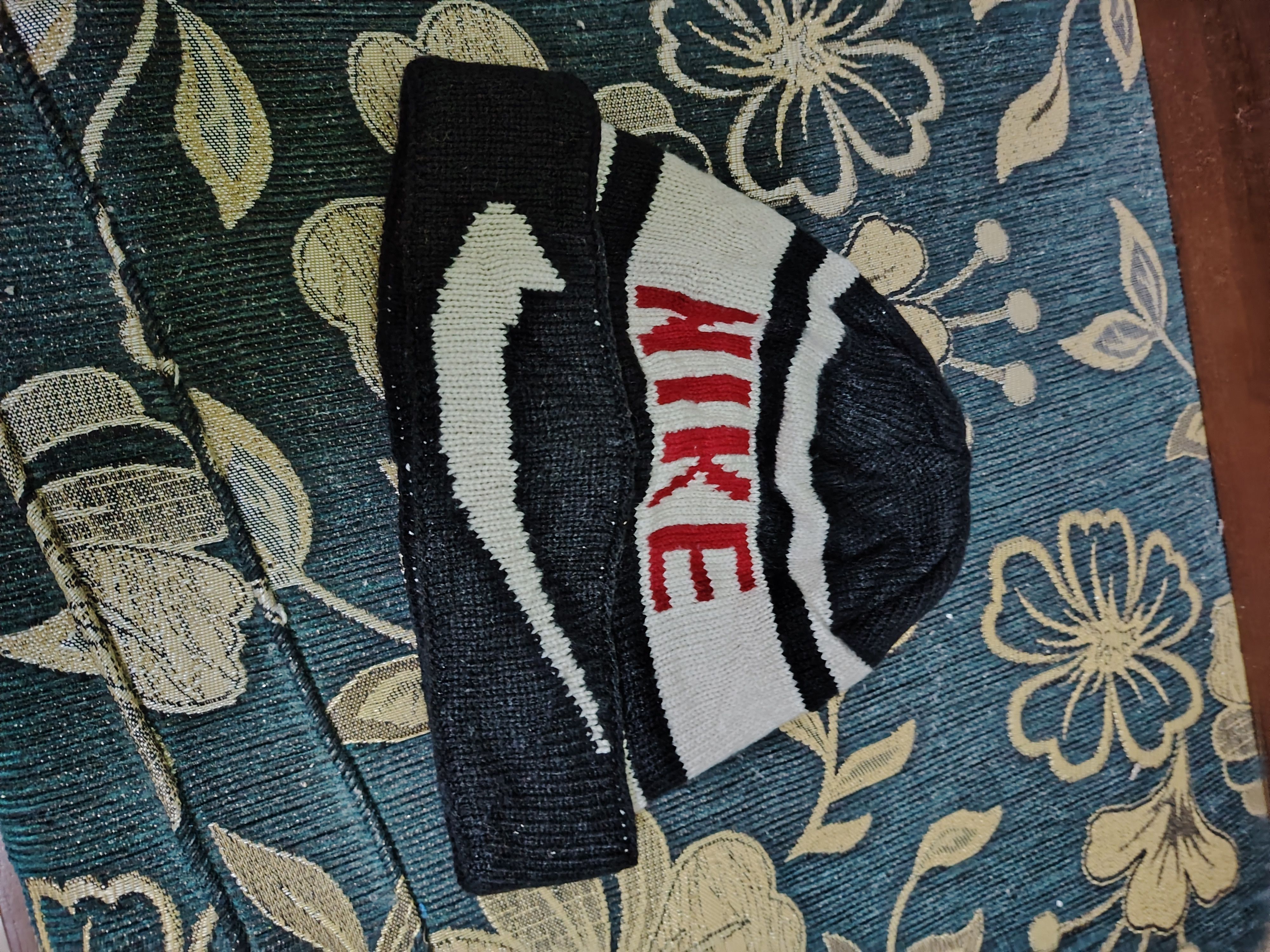 Nike Vintage Nike Big Swoosh Logo Beanie Snow Cap Size ONE SIZE - 3 Thumbnail