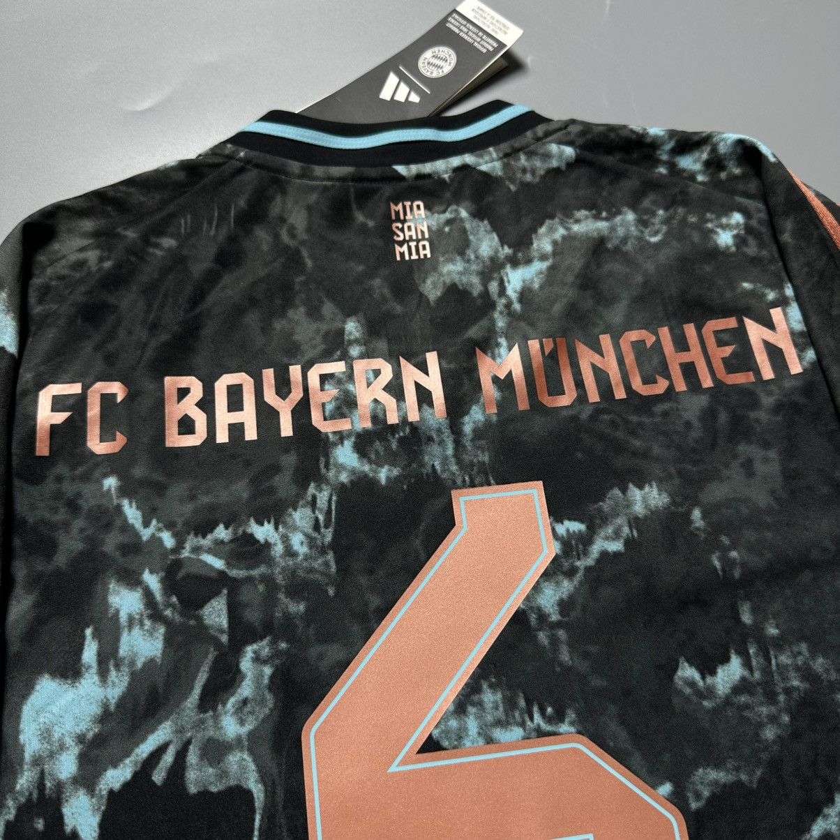 Vintage BAYERN ADIDAS 2024/2025 FOOTBALL AWAY JERSEY #6 KIMMICH Size US L / EU 52-54 / 3 - 11 Thumbnail