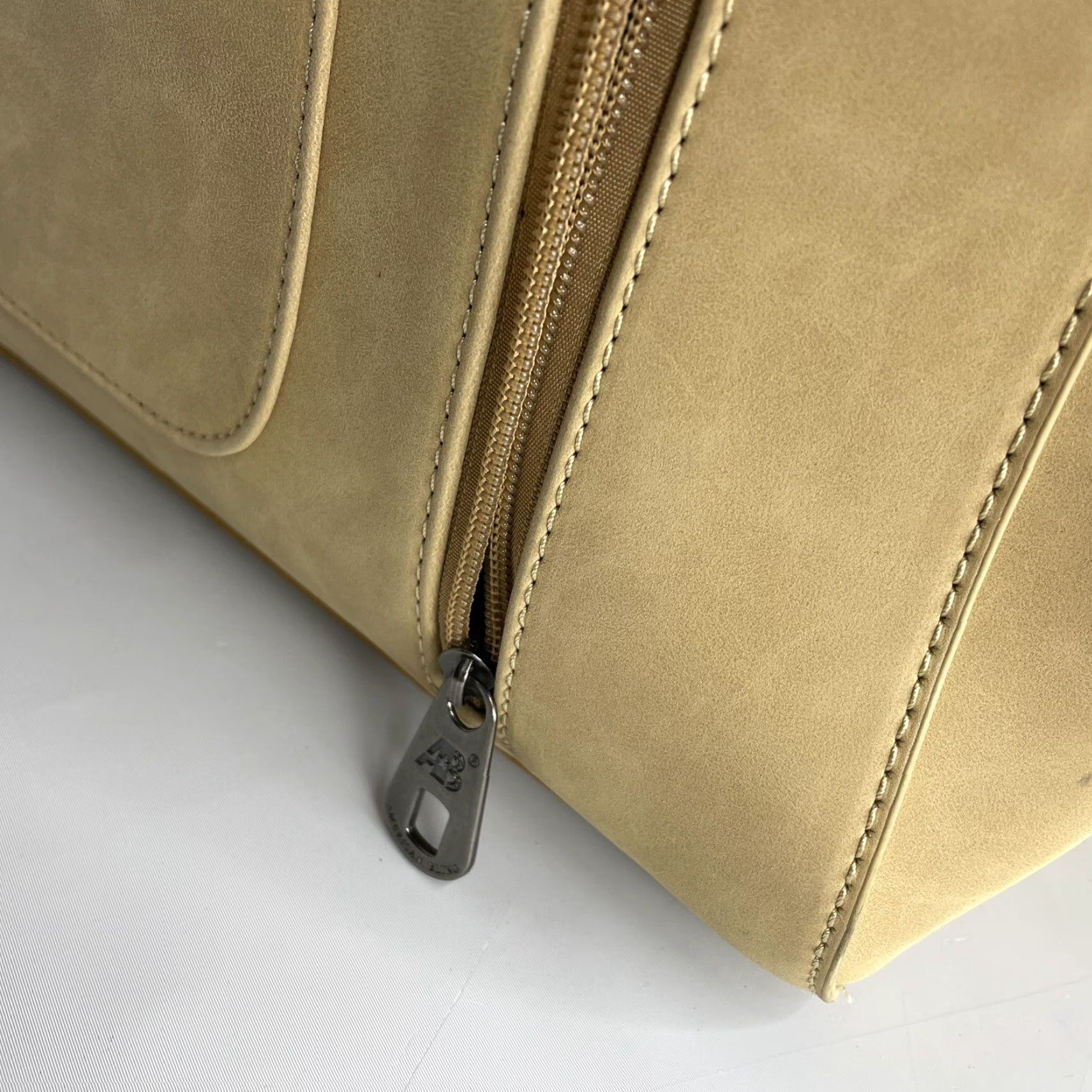 Vintage American Bling Concealed Carry Shoulder Bag Tan Purse Studded Detail Zip Closure Purse Women Large Brown Tan Size ONE SIZE - 6 Thumbnail