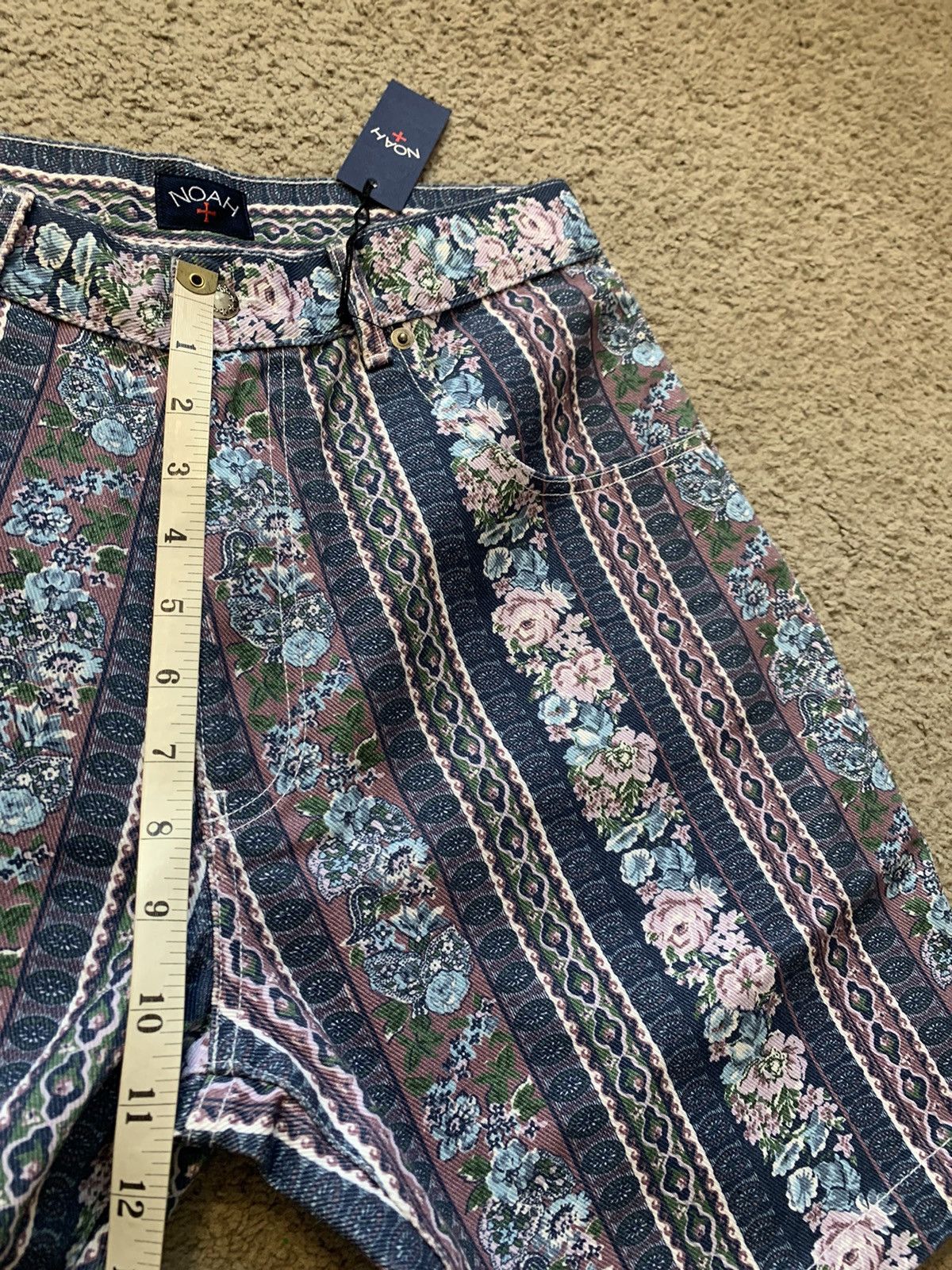 Noah NOAH 90’s STYLE DENIM STRIPED FLORAL SHORTS Size US 30 / EU 46 - 14 Thumbnail