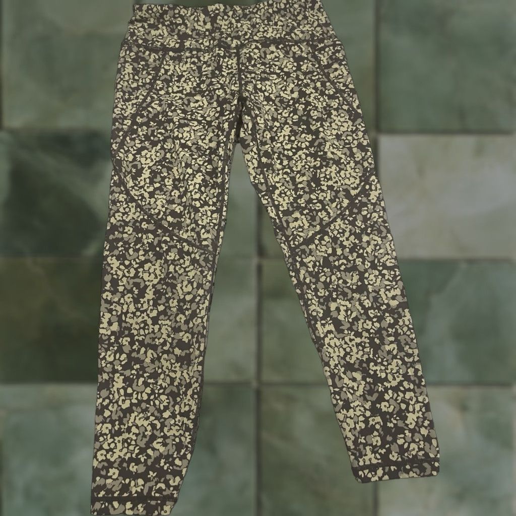 Sweaty Betty SWEATY BETTY Leggings Green Undercover Floral Print 7/8 Medium Size 32" / US 10 / IT 46 - 1 Thumbnail
