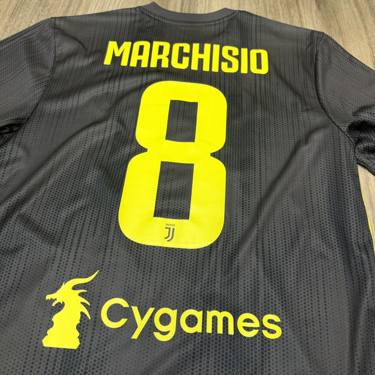 Adidas Juventus 18/19 away shirt #8 Marschisio Size US M / EU 48-50 / 2 - 4 Thumbnail