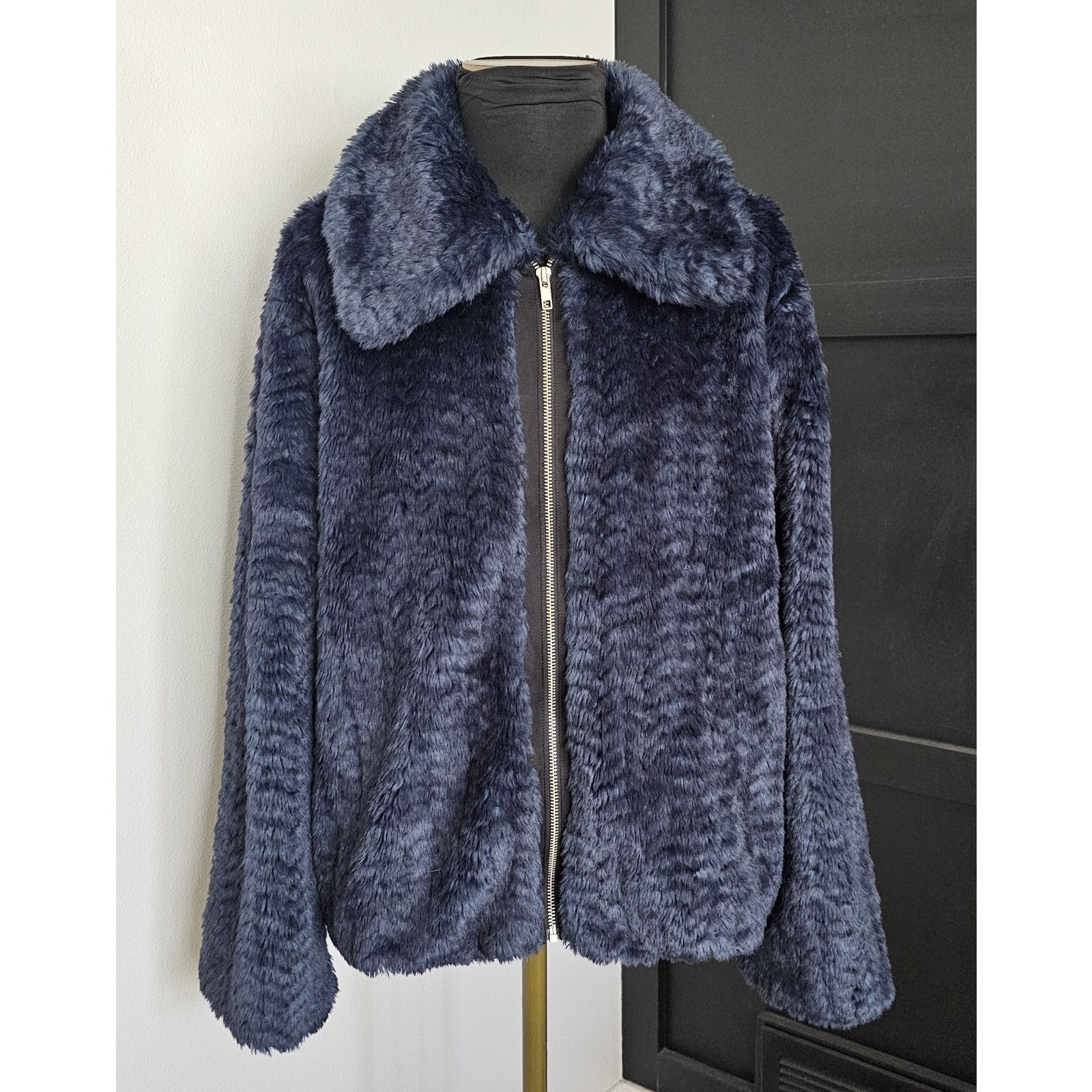 Reformation REFORMATION Blue Zip Closure Collared Faux Fur Jacket XL Size XL / US 12-14 / IT 48-50 - 1 Thumbnail
