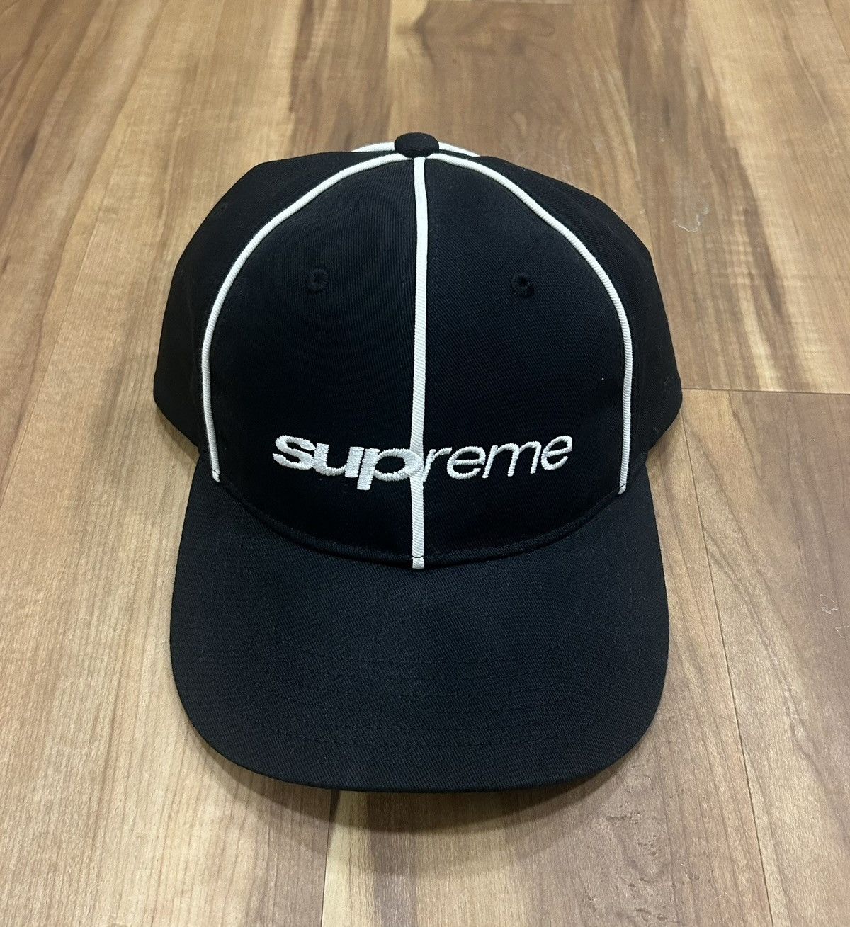 帽子 Supreme Number (N)ine 6-Panel Cap BLACK Supreme®/Number (N)ine® 6-Panel - fall/winter 2025 - Supreme