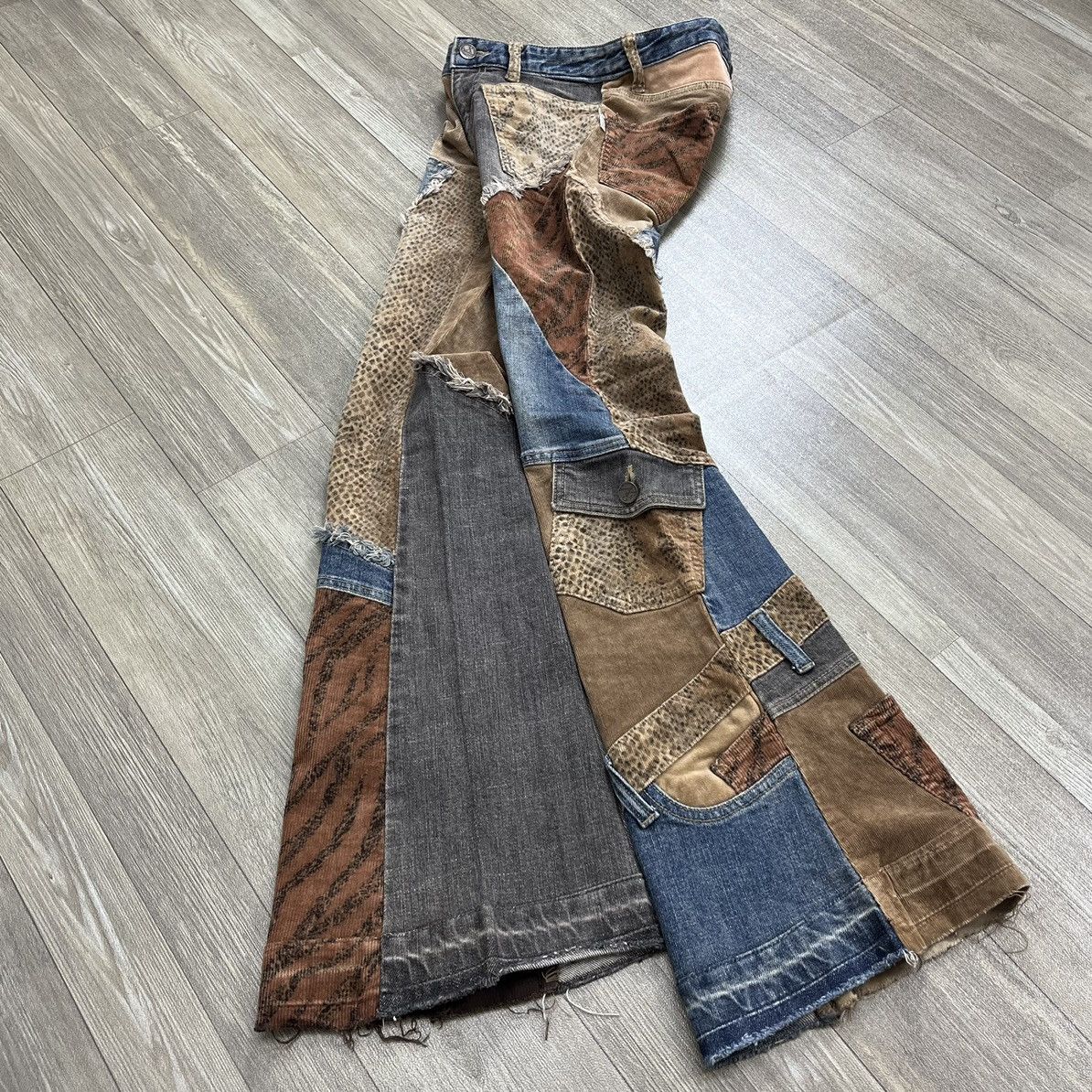 If Six Was Nine × Japanese Brand × Le Grande Bleu (L.G.B.) RARE🔥 XChromosomeinX Patchworked Leopard Denim Flare Jeans Size US 26 / EU 42 - 2 Thumbnail