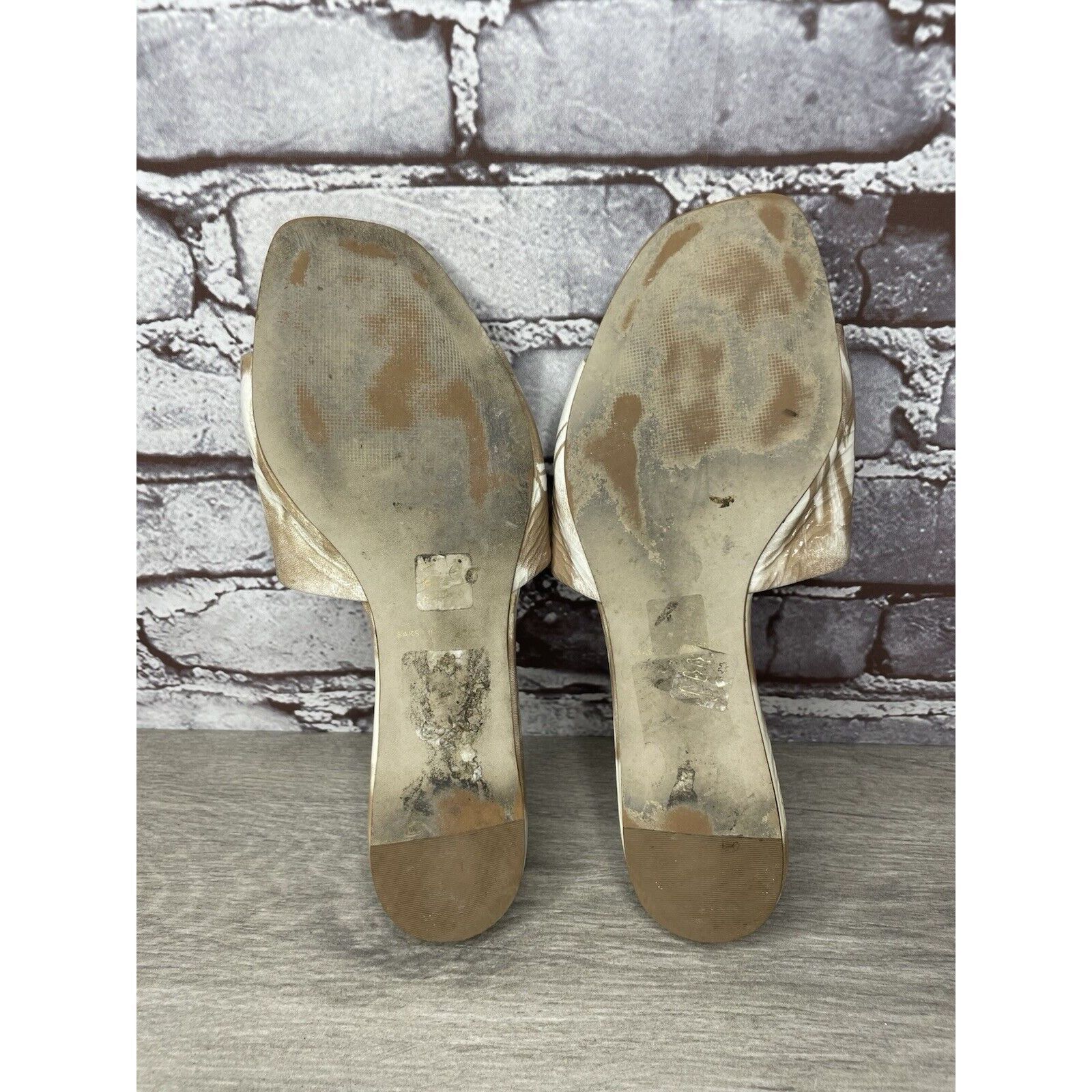 Saks Fifth Avenue Saks Fifth Avenue White Tan Patent Leather Slides Open Toe F Size US 9 / IT 39 - 14 Thumbnail