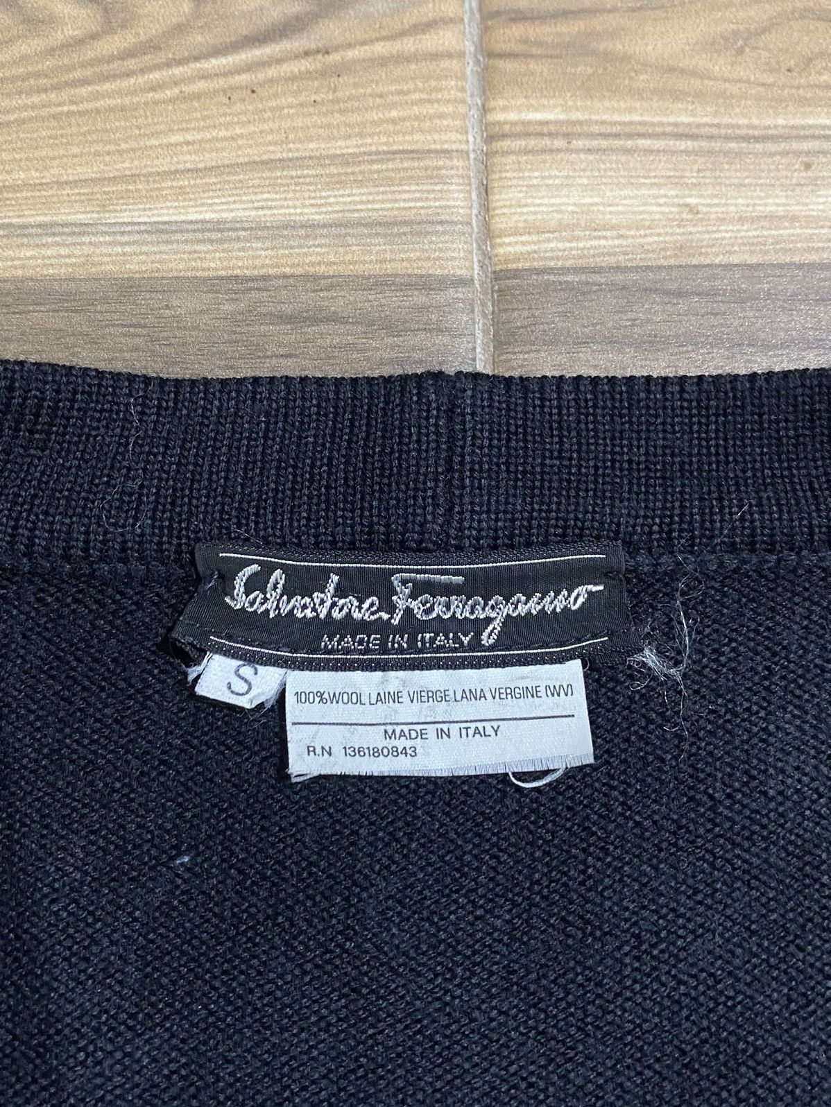 Designer × Salvatore Ferragamo × Vintage SALVATORE FERRAGAMO CARDIGAN DISTRESSED Size S / US 4 / IT 40 - 6 Thumbnail