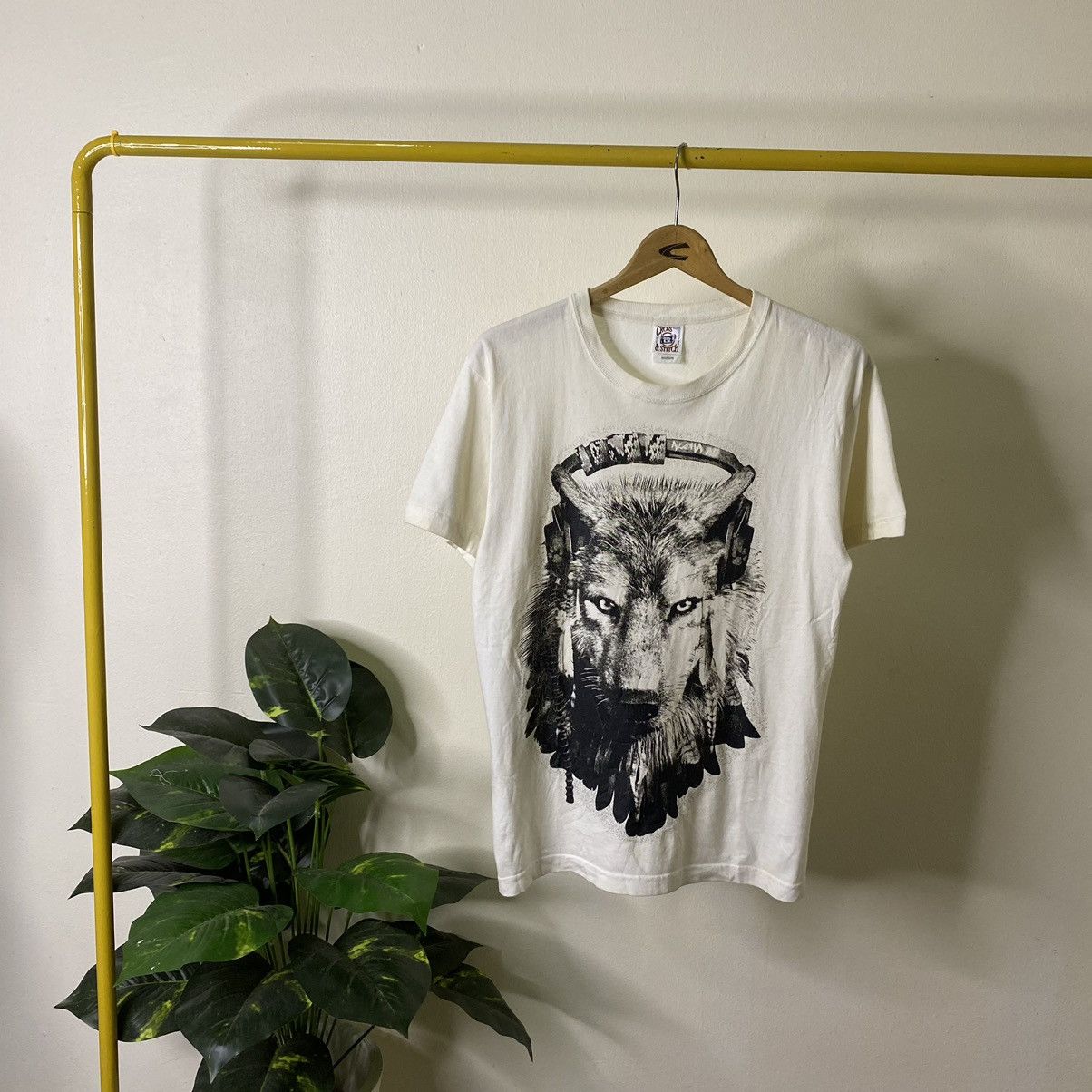 Vintage Vintage 2000s Wolf Graphic Streetwear Tee Size US M / EU 48-50 / 2 - 1 Thumbnail