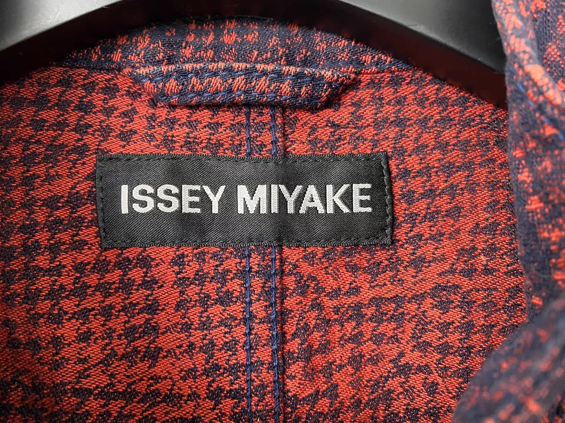 Issey Miyake Red Patterned Button-Up Light Jacket Size M Size US M / EU 48-50 / 2 - 3 Thumbnail
