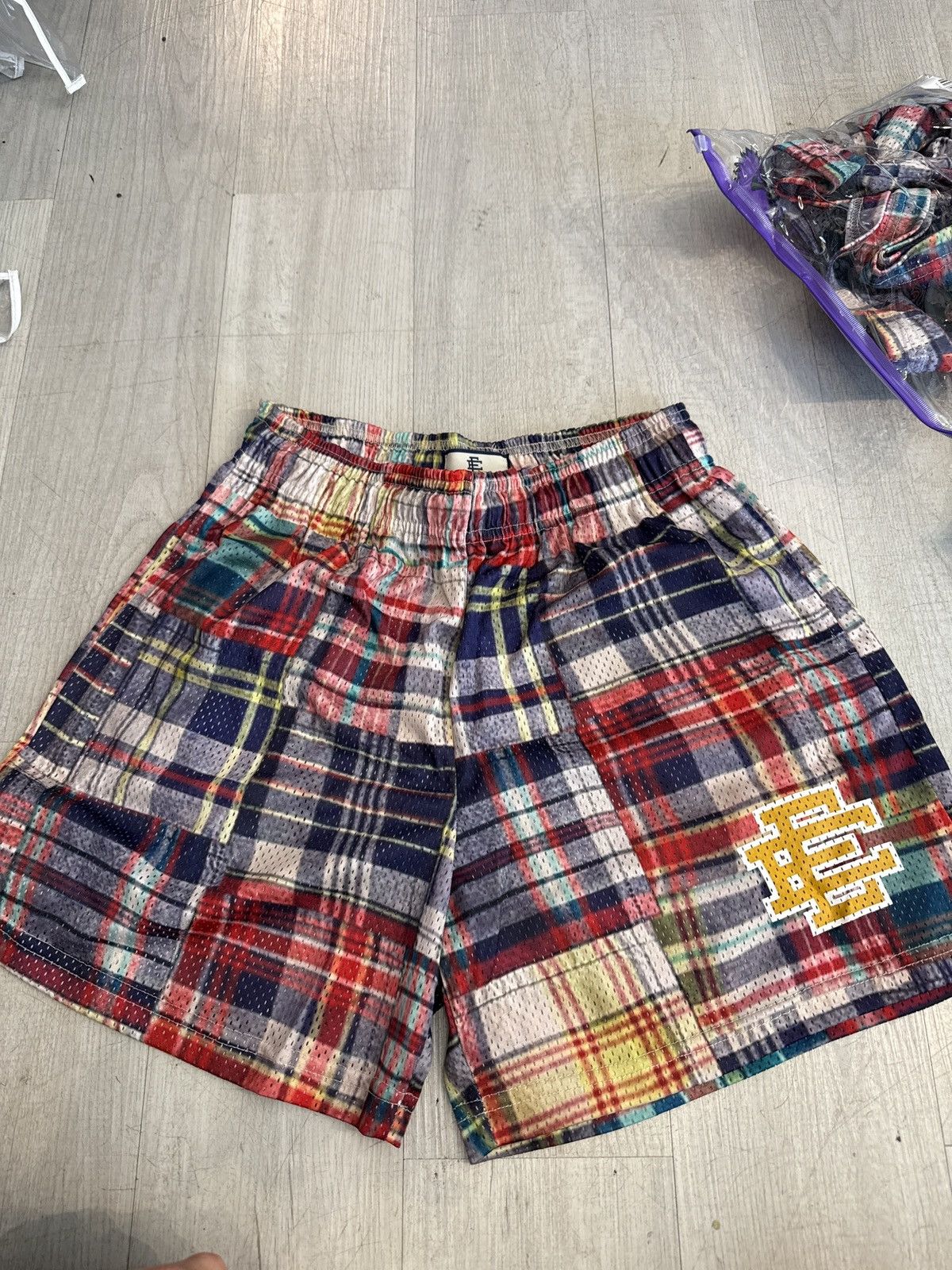 Eric Emanuel Eric Emanuel plaid shorts with yellow logo Size US 34 / EU 50 - 1 Thumbnail