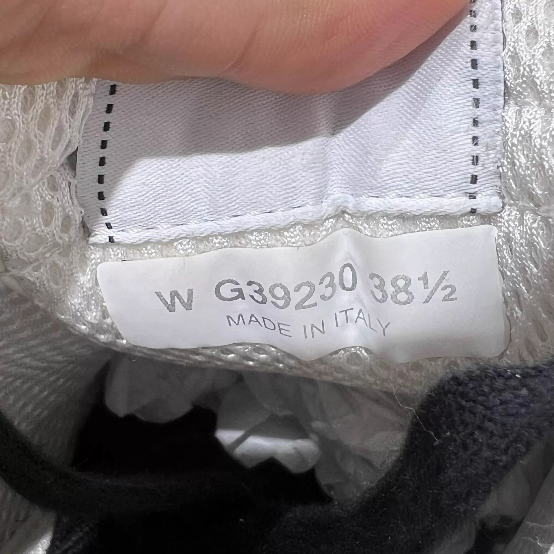 Chanel Chanel White Embossed All - Over Pattern Sneakers 38.5 Size US 8 / IT 38 - 8 Thumbnail