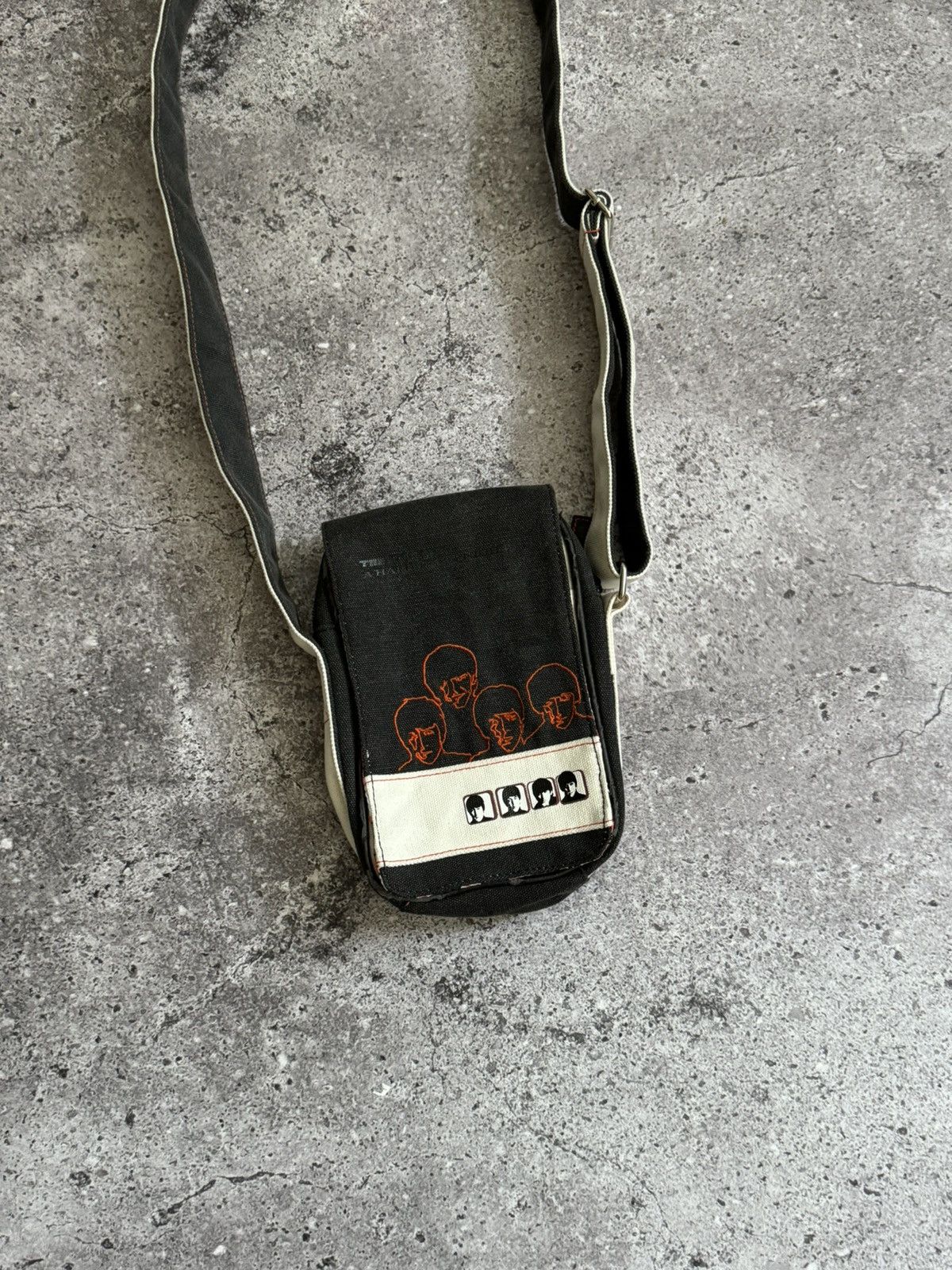Vintage Vintage The Beatles Y2K crossbody bag Size ONE SIZE - 3 Thumbnail