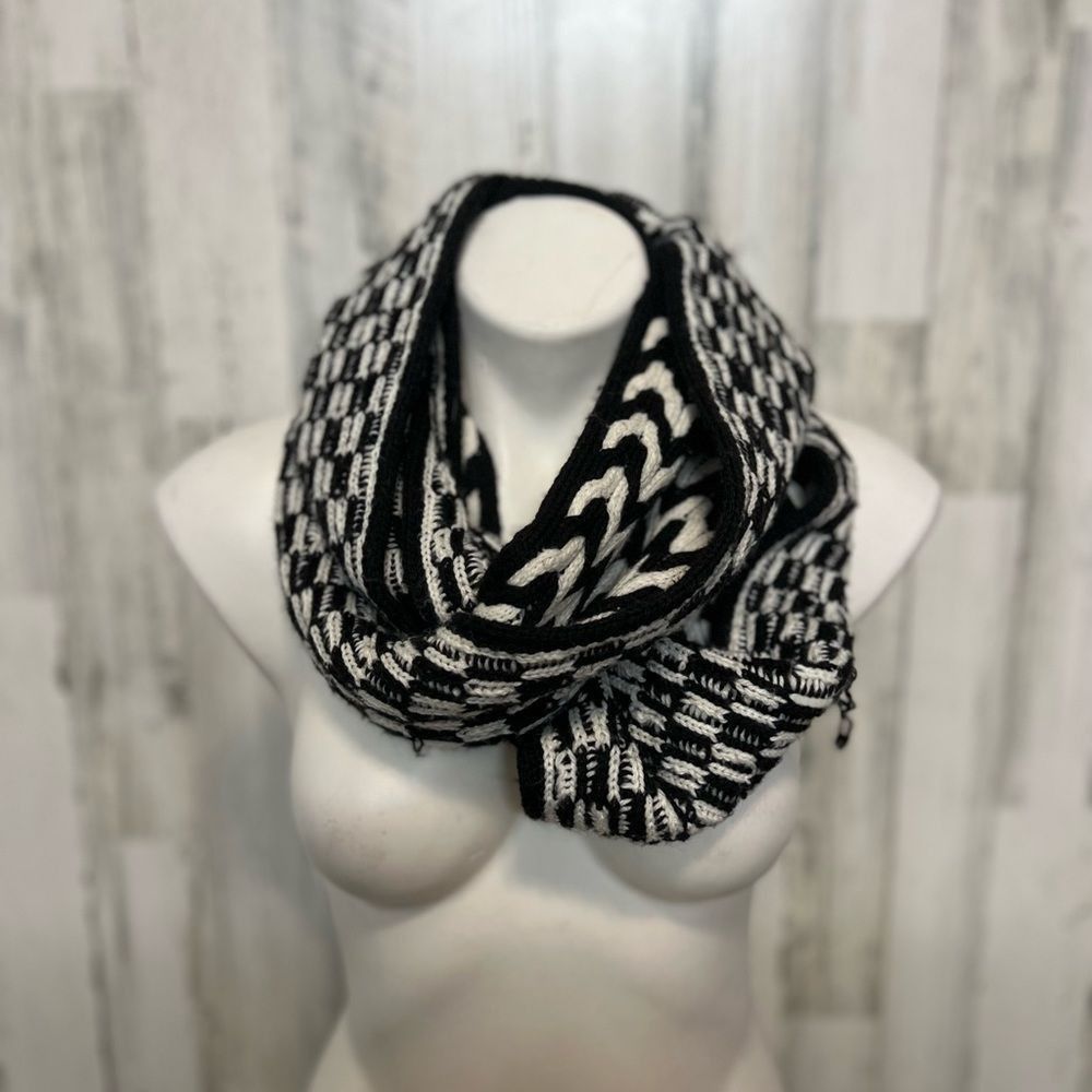 Calvin Klein Calvin Klein Black White Chunky Knit Infinity Scarf – Revers Size ONE SIZE - 2 Thumbnail