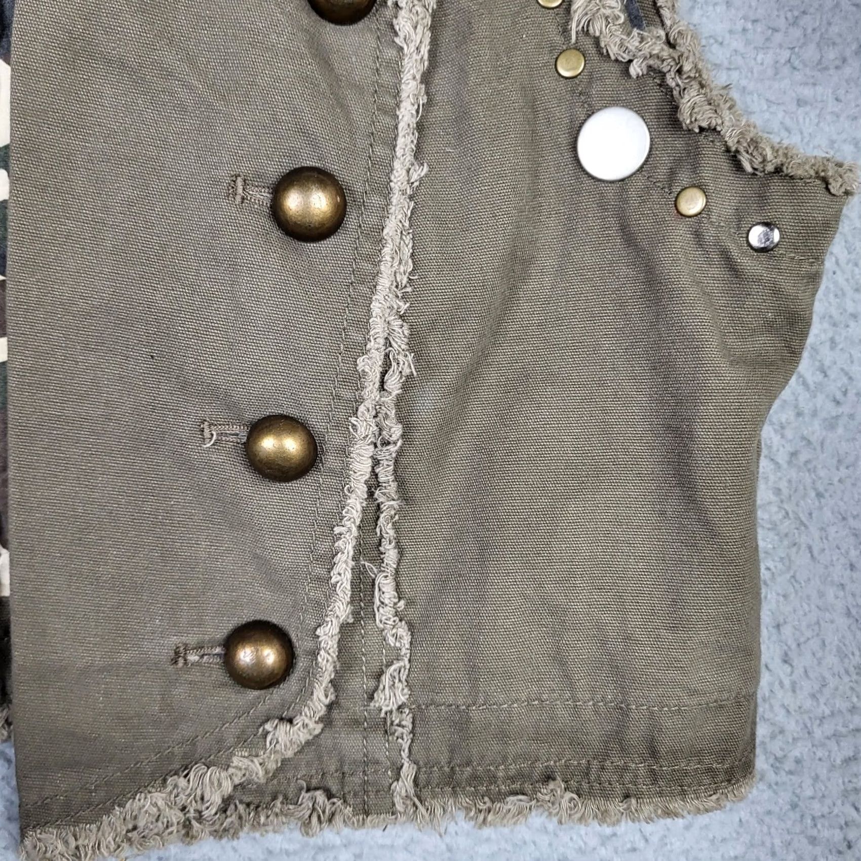 Miss Me Miss Me Green Vest Junior's Studded Embroidered Size L Vest Adults Juniors Women Green Studded 90s Art Casual Mens Womens Boys Girls Size L / US 10 / IT 46 - 8 Thumbnail