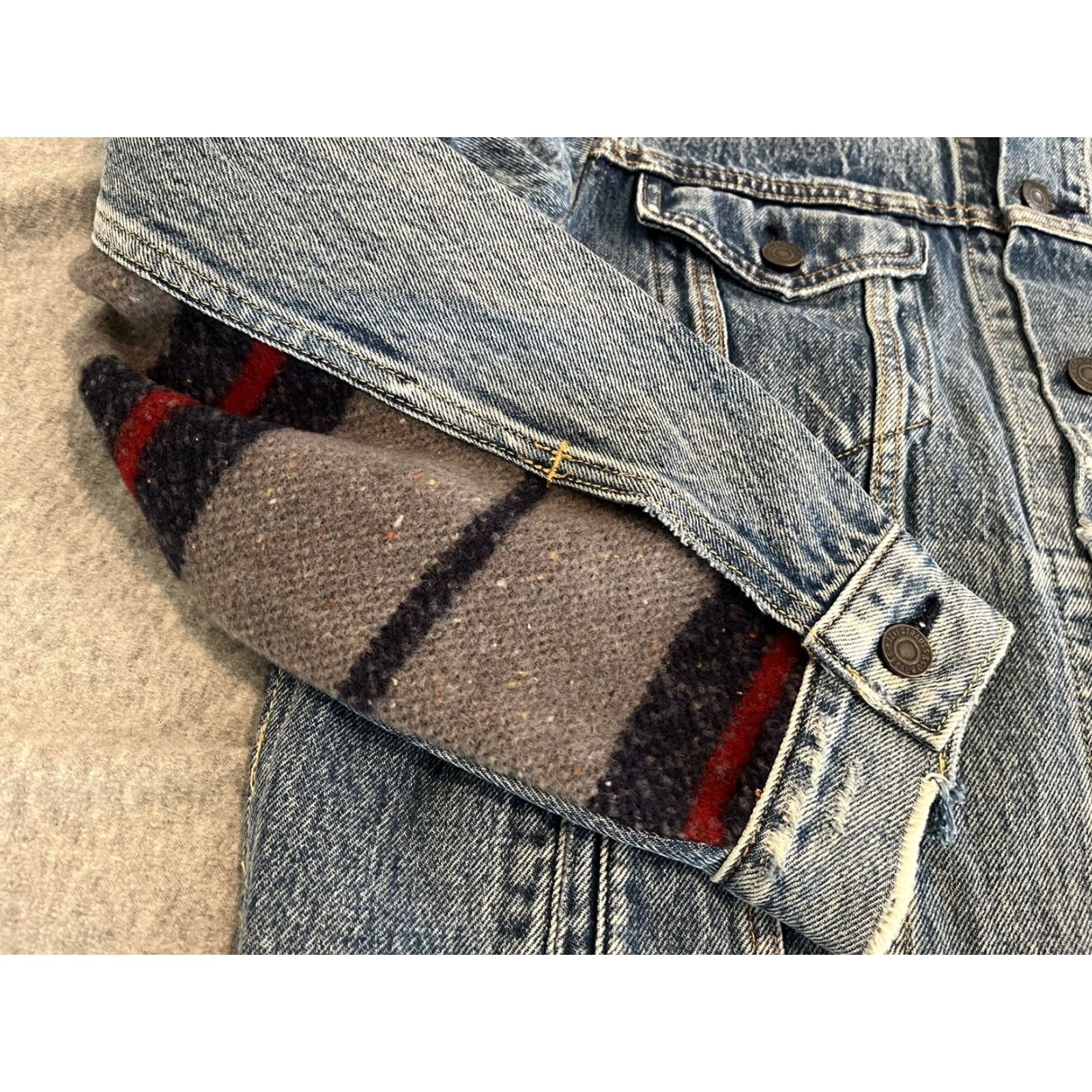 Levi's Levis Premium Distressed Trucker Denim Jacket Wool Aztec Blanket Size Medium NWT Size US M / EU 48-50 / 2 - 3 Thumbnail