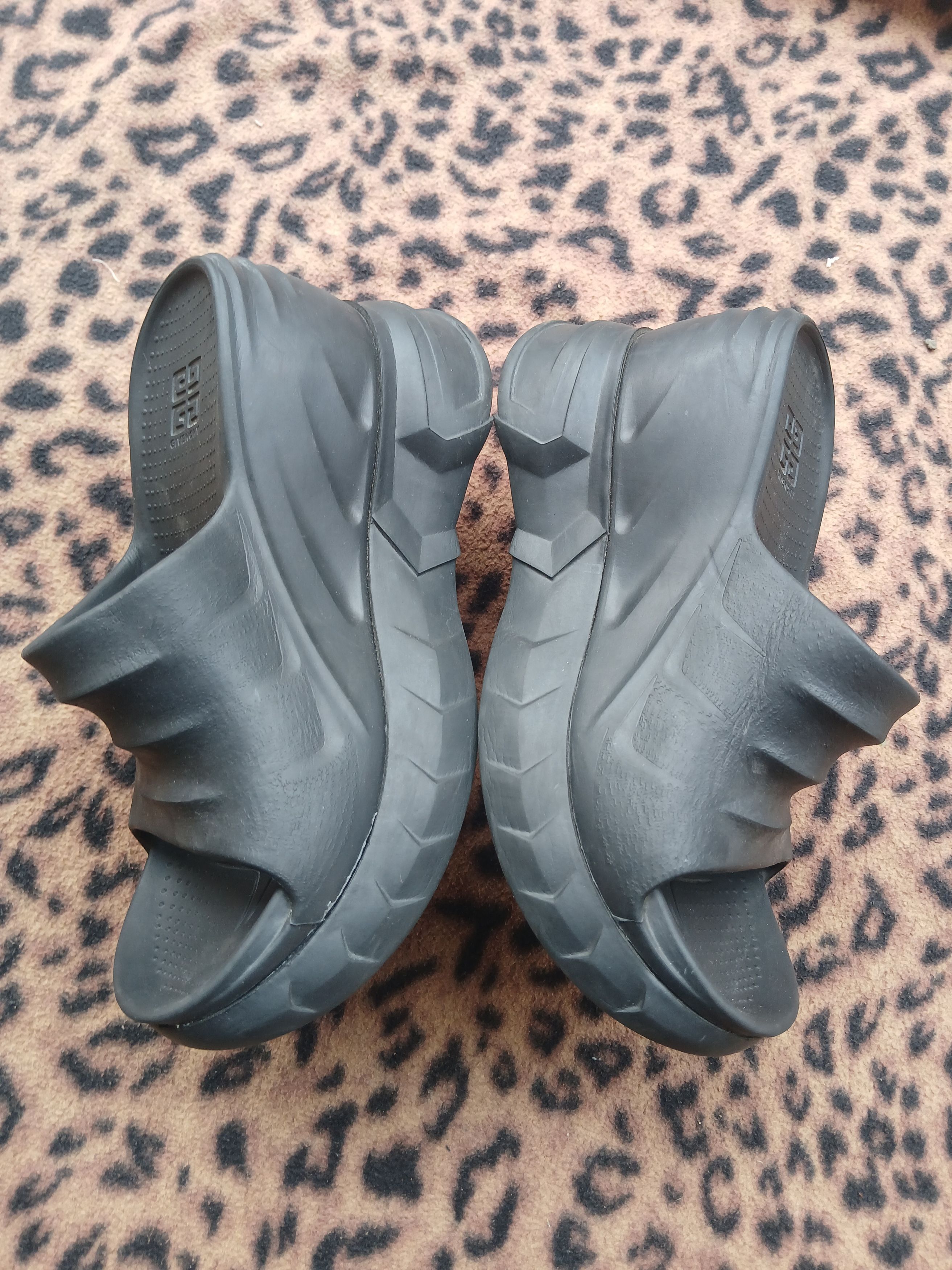Givenchy Givenchy marshmallow wedge shark slides Size US 6.5 / IT 36.5 - 2 Thumbnail
