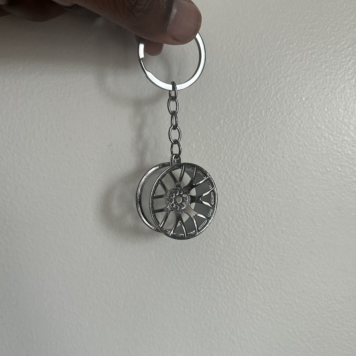 Japanese Brand Vintage Y2K 2000 chrome metal car rim keychain accessory Size ONE SIZE - 1 Thumbnail