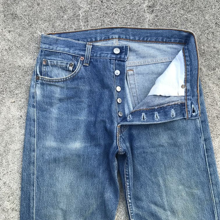 Levi's × Levi's Vintage Clothing Vintage Levis 501 lightwash dirty faded jean 90s usa W30x29 Size US 30 / EU 46 - 9 Thumbnail