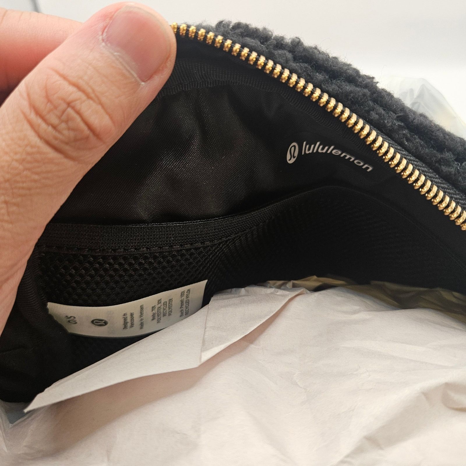 Lululemon LULULEMON 2 LITER EVERYWHERE BELT BAG LARGE BLACK FLEECE NWT Size ONE SIZE - 6 Thumbnail