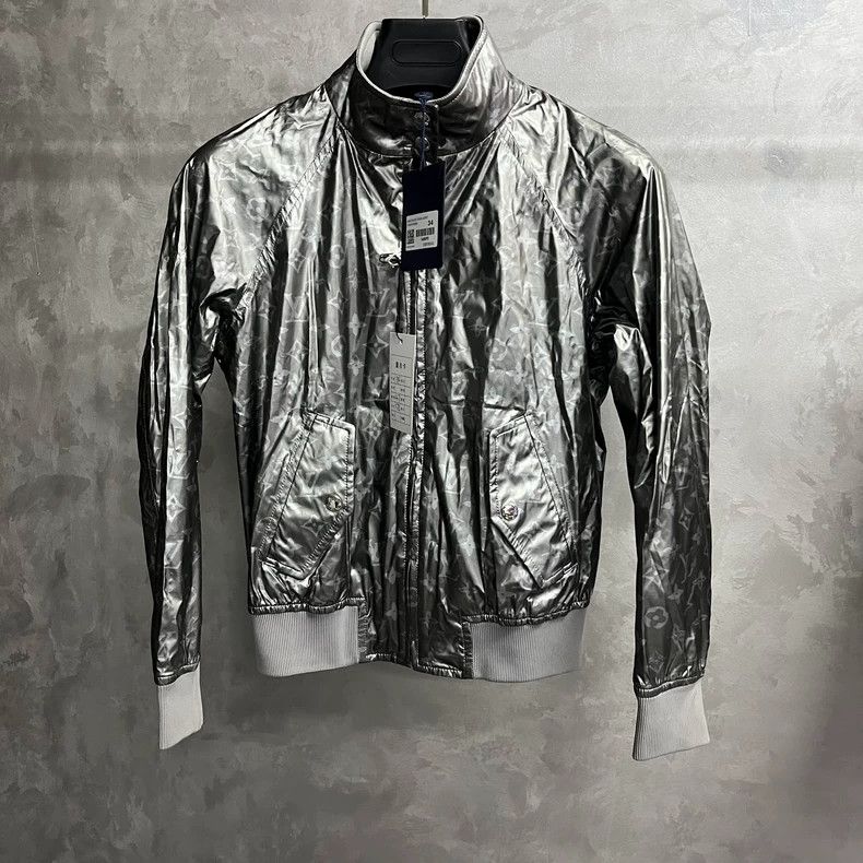 Louis Vuitton Louis Vuitton Silver metallic bomber jacket Size XXS / US 00 / IT 34 - 1 Thumbnail