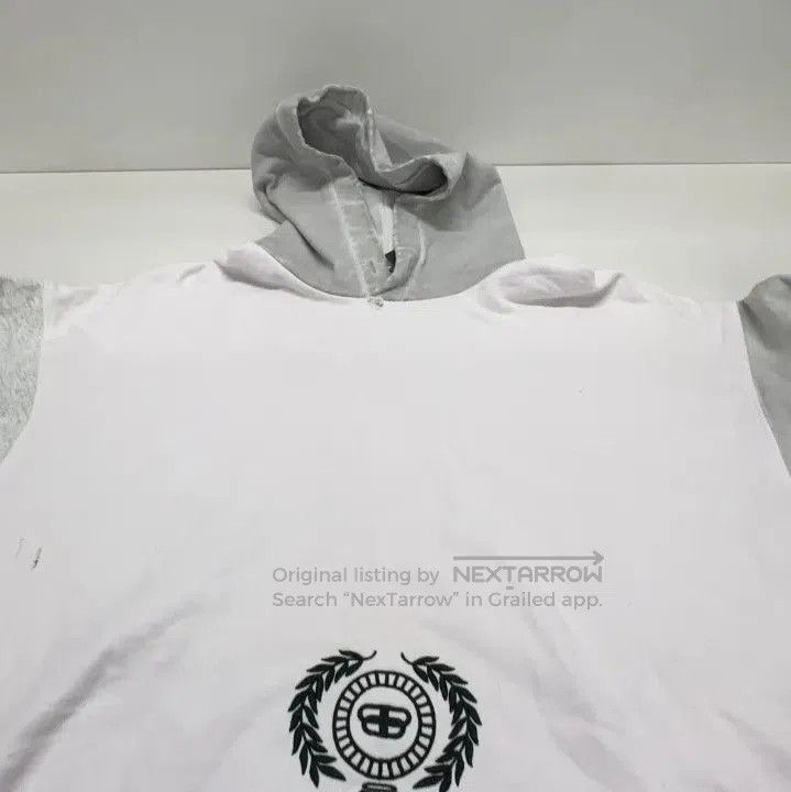 Balenciaga Balenciaga White Logo Graphic Hoodie for Men. Size US M / EU 48-50 / 2 - 4 Thumbnail