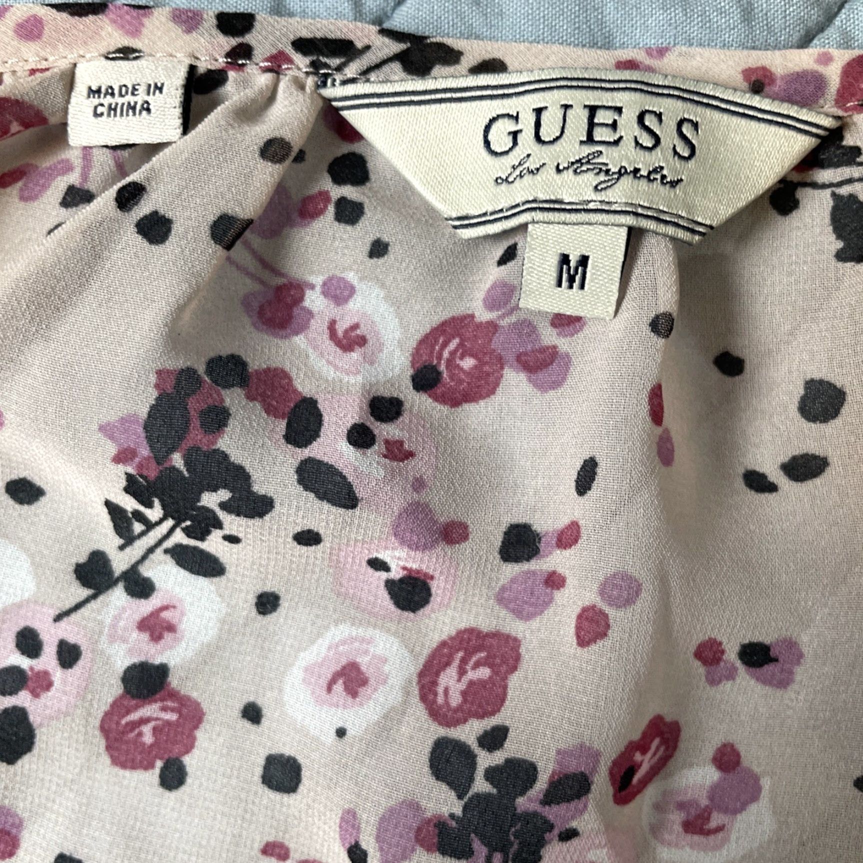 Guess VTG 90s GUESS Blouse Womens Size M Pink Black Floral Chiffon Ruffle Puff Sleeve Short Sleeve Button V-Neck Christmas? Size M / US 6-8 / IT 42-44 - 7 Thumbnail
