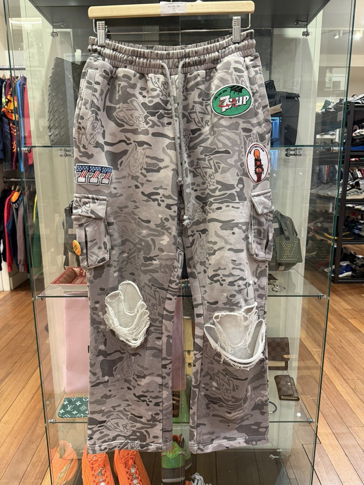 TRIPLE SEVENS Triple Sevens Winter Camo Distressed Sweatpants Size US 32 / EU 48 - 1 Thumbnail