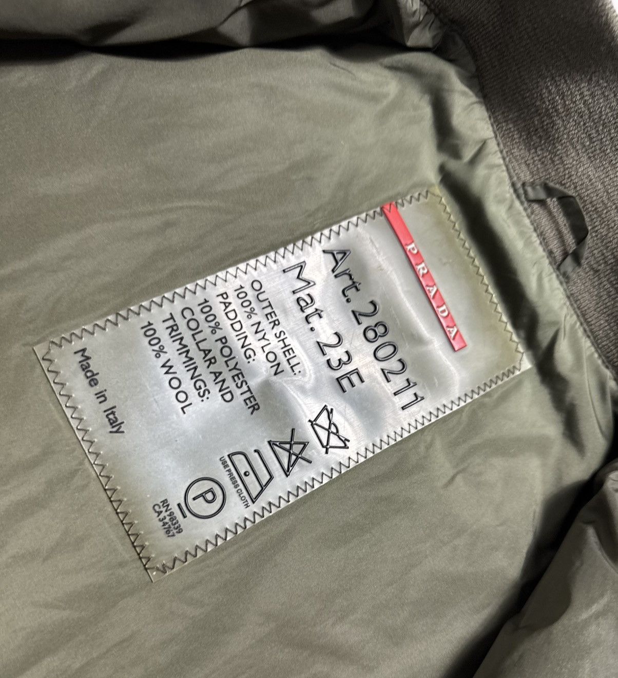 Prada Prada Milano Red Tab Bomber Puffer Jacket Size US S / EU 44-46 / 1 - 9 Thumbnail