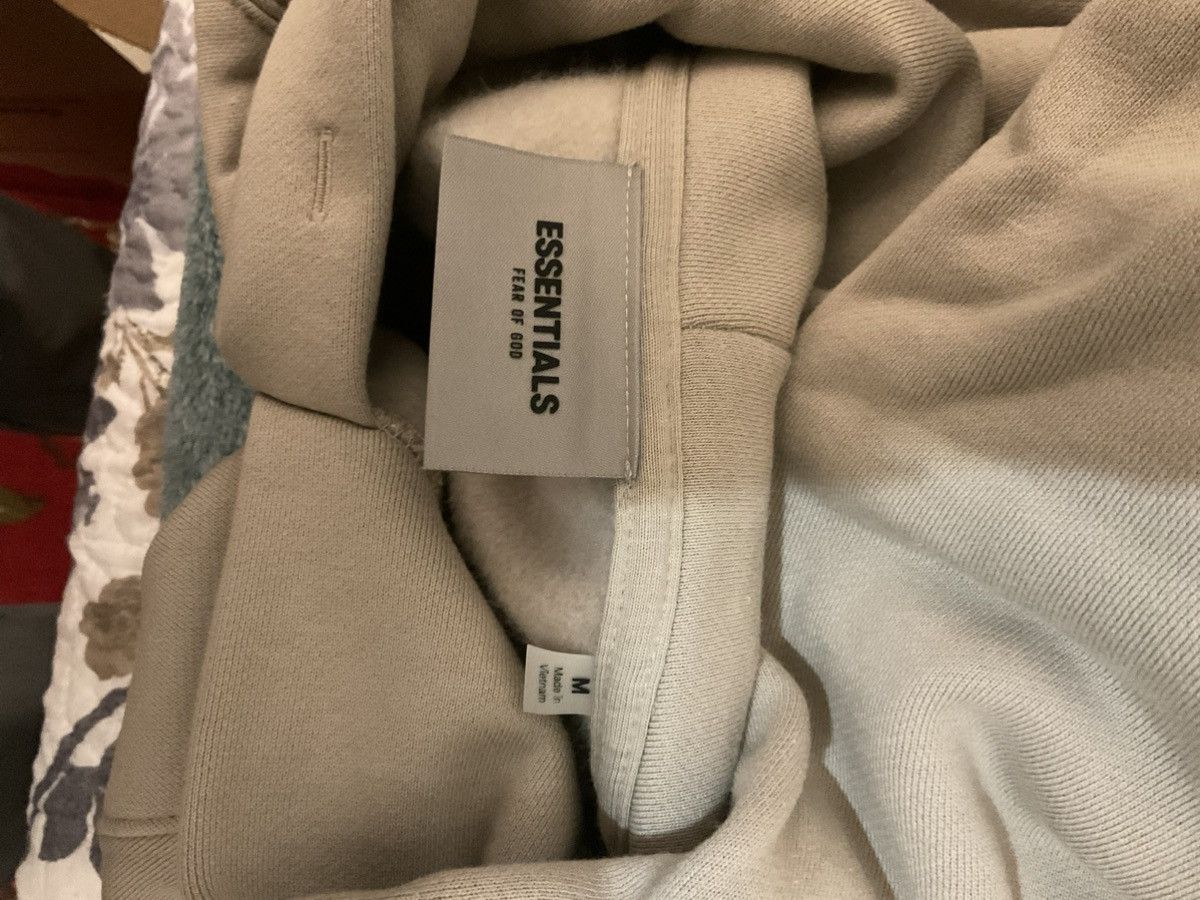 Fear of God Fear of God Essentials Hoodie FW21 String/Tan - Size M Size US M / EU 48-50 / 2 - 4 Thumbnail