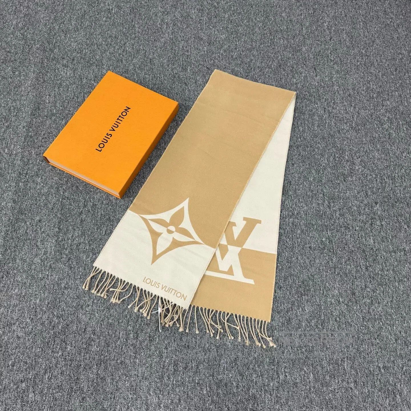 Louis Vuitton Louis Vuitton Black cat-eye three-color letter logo sungla Size ONE SIZE - 1 Thumbnail