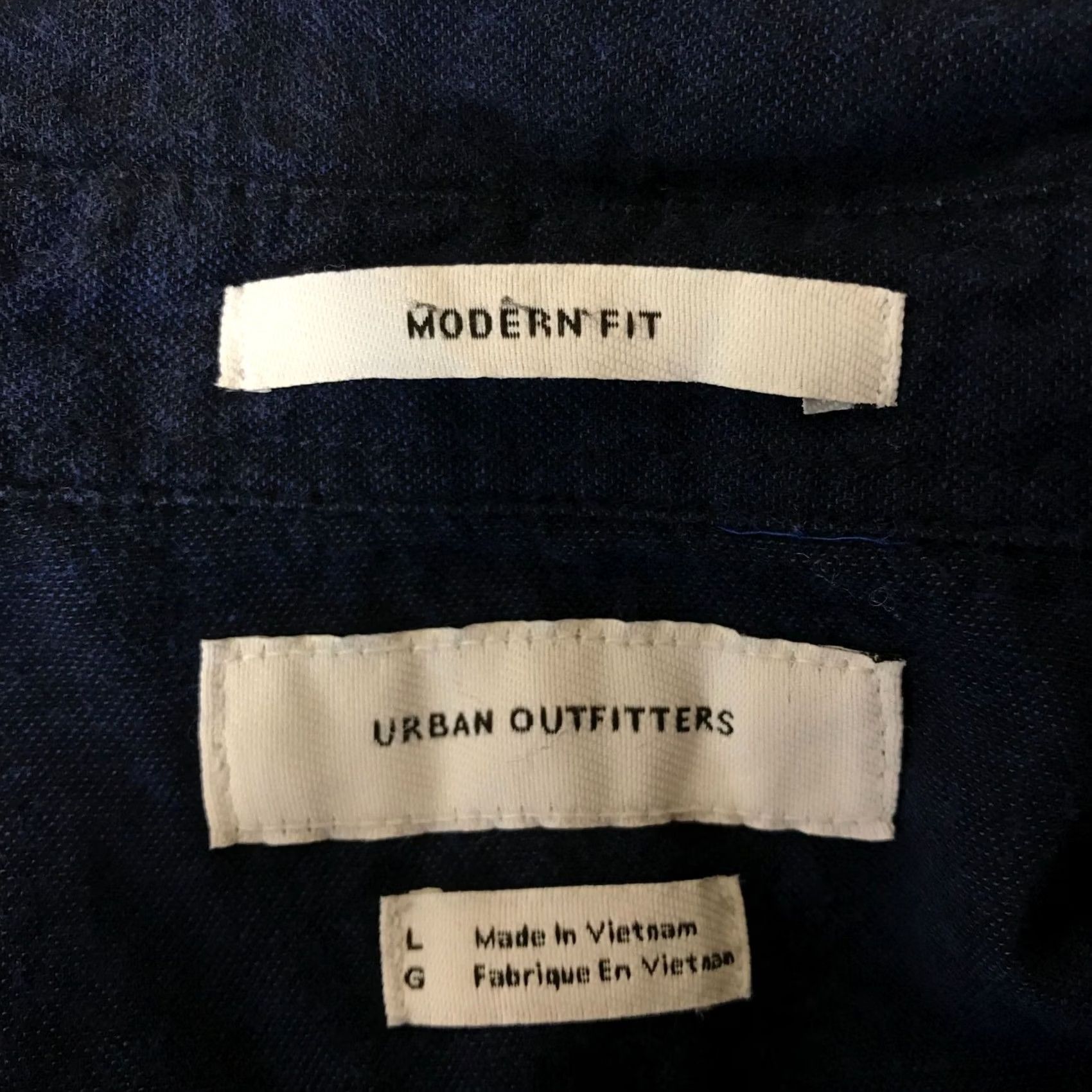 Urban Outfitters VINTAGE? URBAN OUTFITTERS MEN'S L NAVY LONG SLEEVE BUTTON COLLARED COTTON SHIRT Size US L / EU 52-54 / 3 - 6 Thumbnail