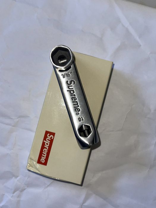 Supreme pipe hot sale skate key