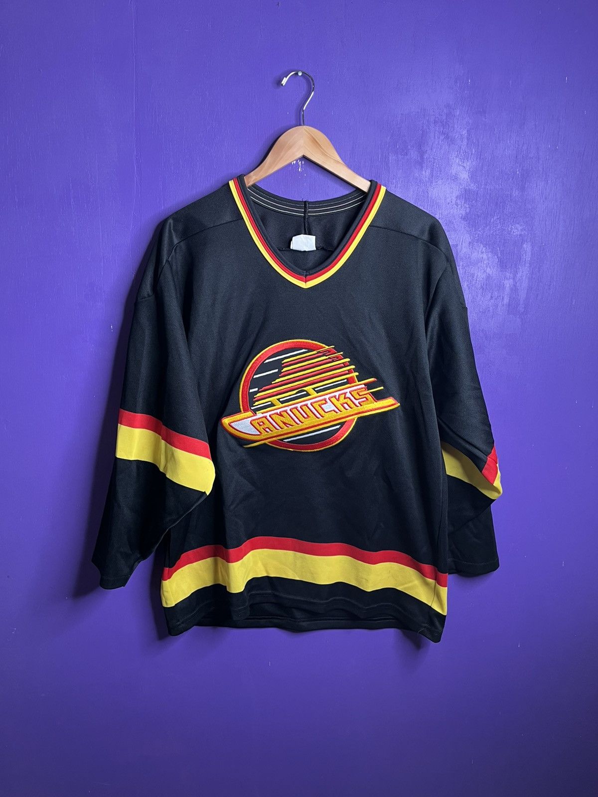Ccm × NHL × Vintage Vintage 80s Vancouver canucks old logo jersey Size US M / EU 48-50 / 2 - 1 Thumbnail
