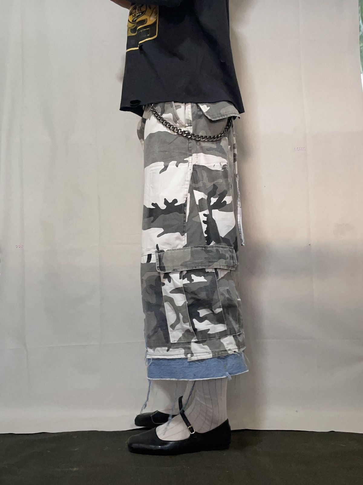 Other Reworked Snow Camo Shorts Size US 35 - 9 Thumbnail