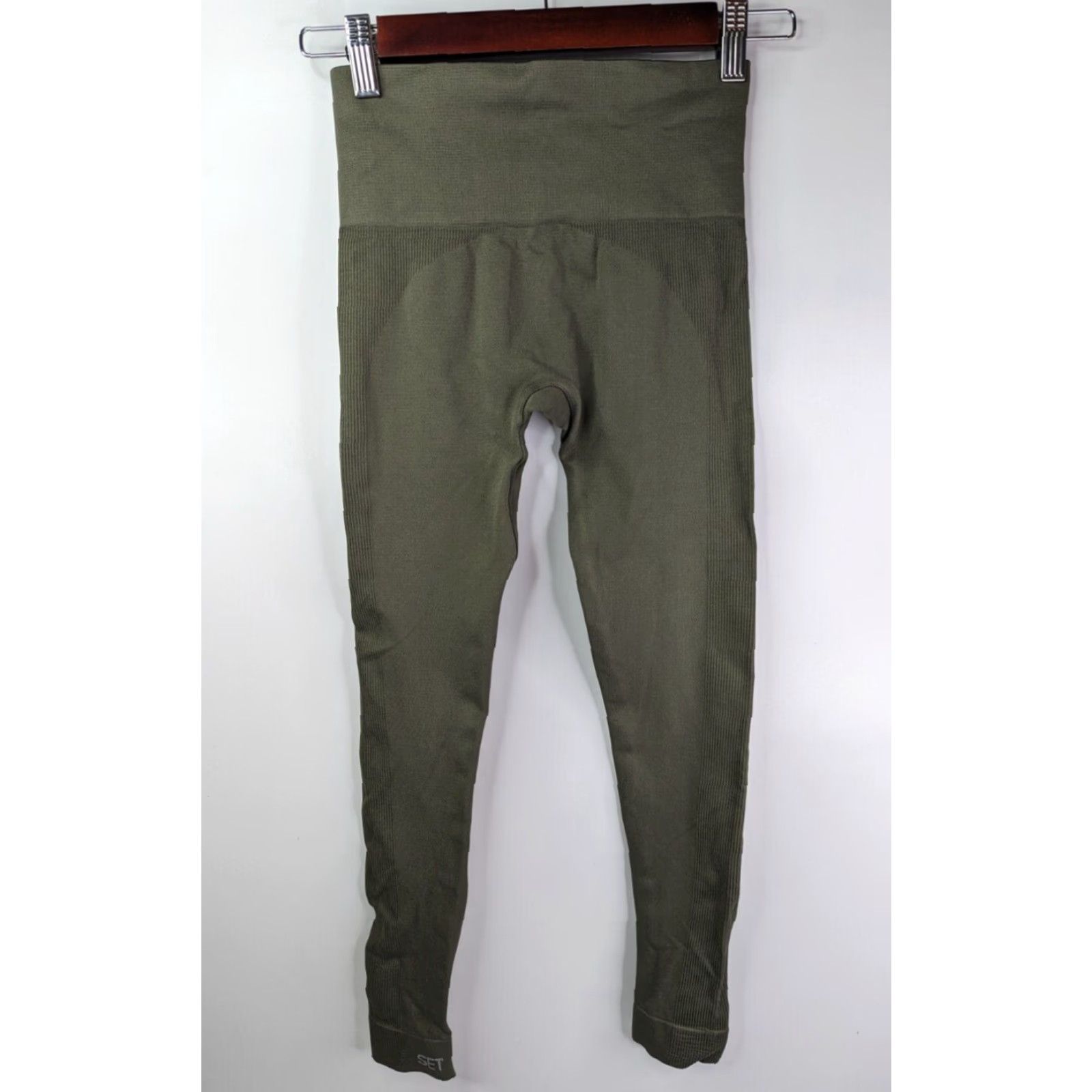 Vintage VINTAGE Set Active Sculptflex Leggings in Willow Green Women’s XS/S Leggings Womens XS/S Green Sculptflex Activewear Size 26" / US 2 / IT 38 - 4 Thumbnail