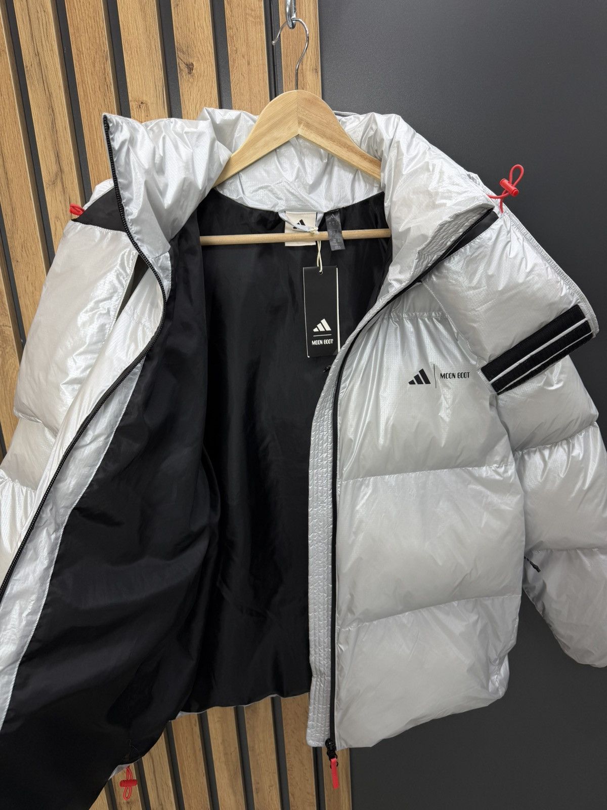 Adidas Adidas x Moon Boot Puffer Jacket Metallic Silver Size US L / EU 52-54 / 3 - 9 Thumbnail