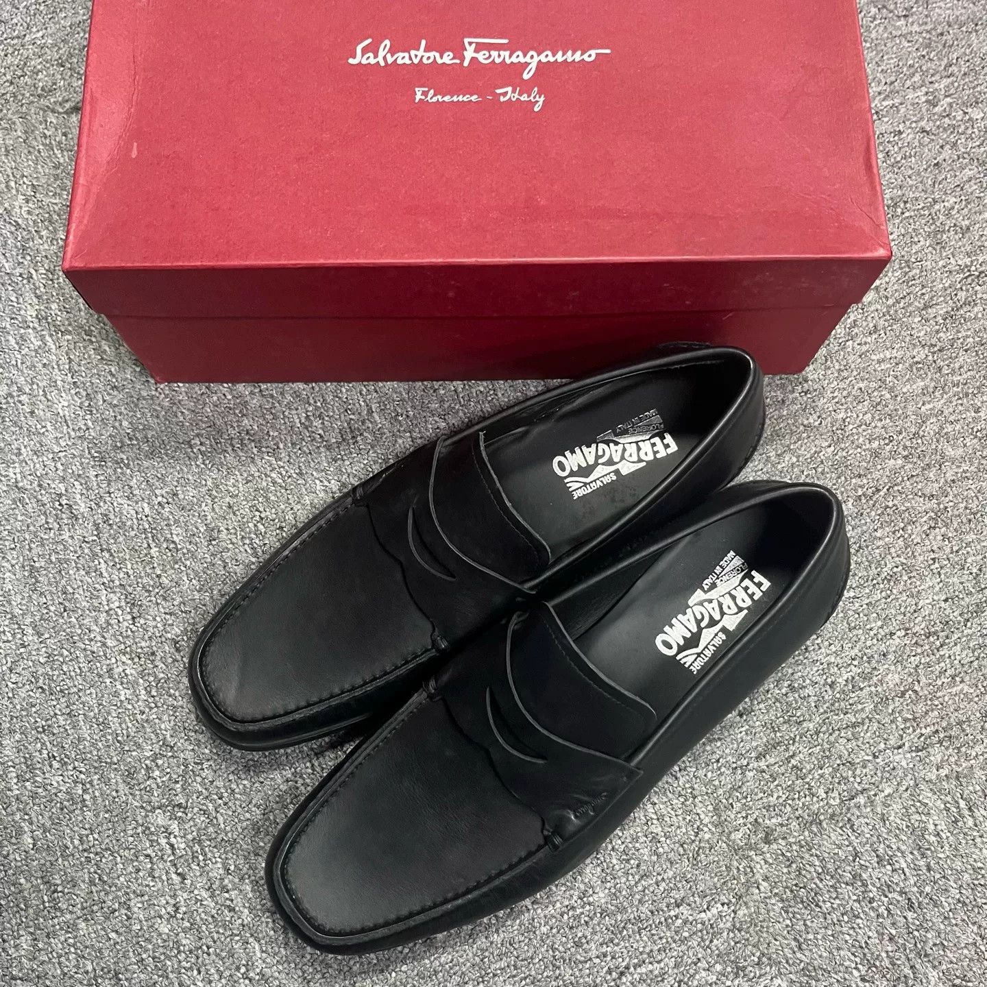Salvatore Ferragamo Ferragamo Black Leather Appliqué Slip-On Loafers Size US 9 / EU 42 - 1 Thumbnail
