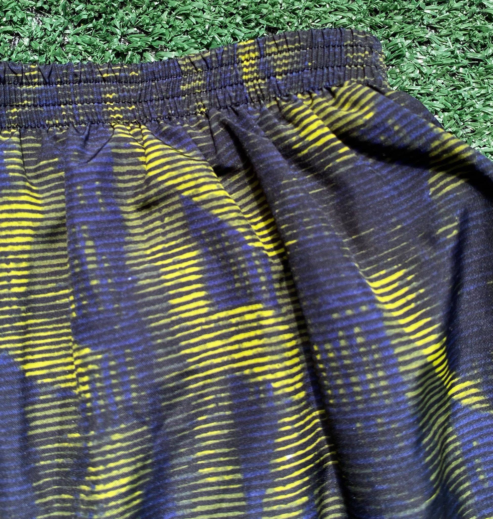Nike 90’s Nike Colorful Abstract Running Sprinter Shorts Small Size US 30 / EU 46 - 7 Thumbnail
