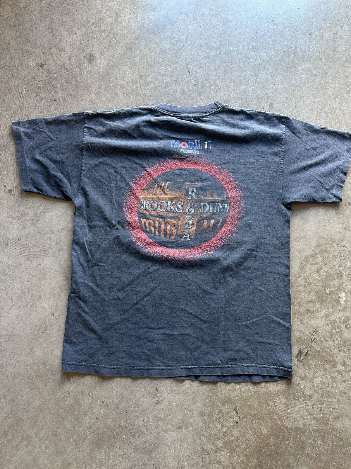 Vintage Brooks & Dunn Reba Mcentire Tour Tee Size US XL / EU 56 / 4 - 3 Thumbnail