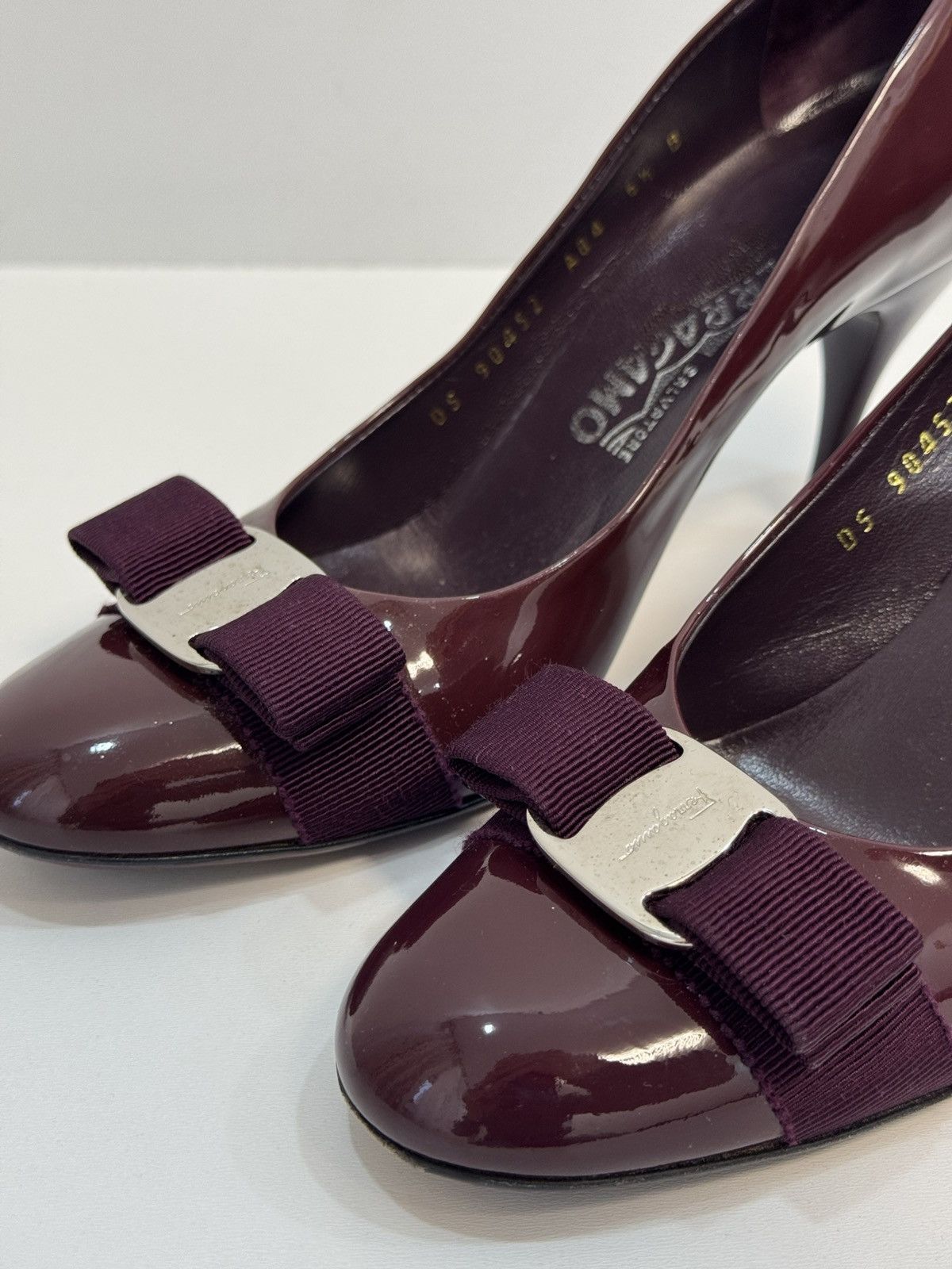 Salvatore Ferragamo Salvatore Ferragamo Burgundy Size 6.5 NARROW Patent Pumps Size US 6.5 / IT 36.5 - 4 Thumbnail