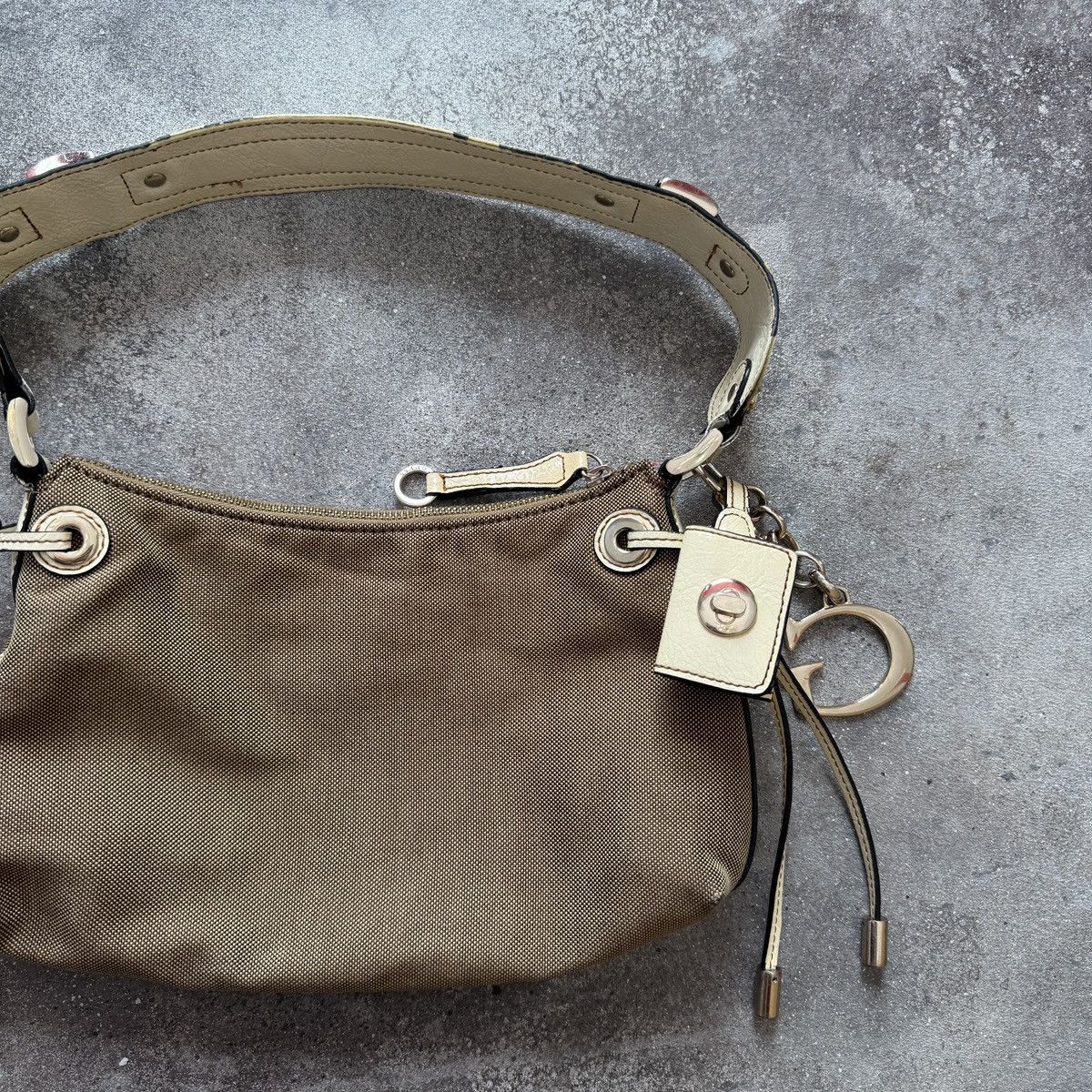 Guess Guess Early 2000’s Vintage Y2K Shoulder Bag Size ONE SIZE - 9 Thumbnail