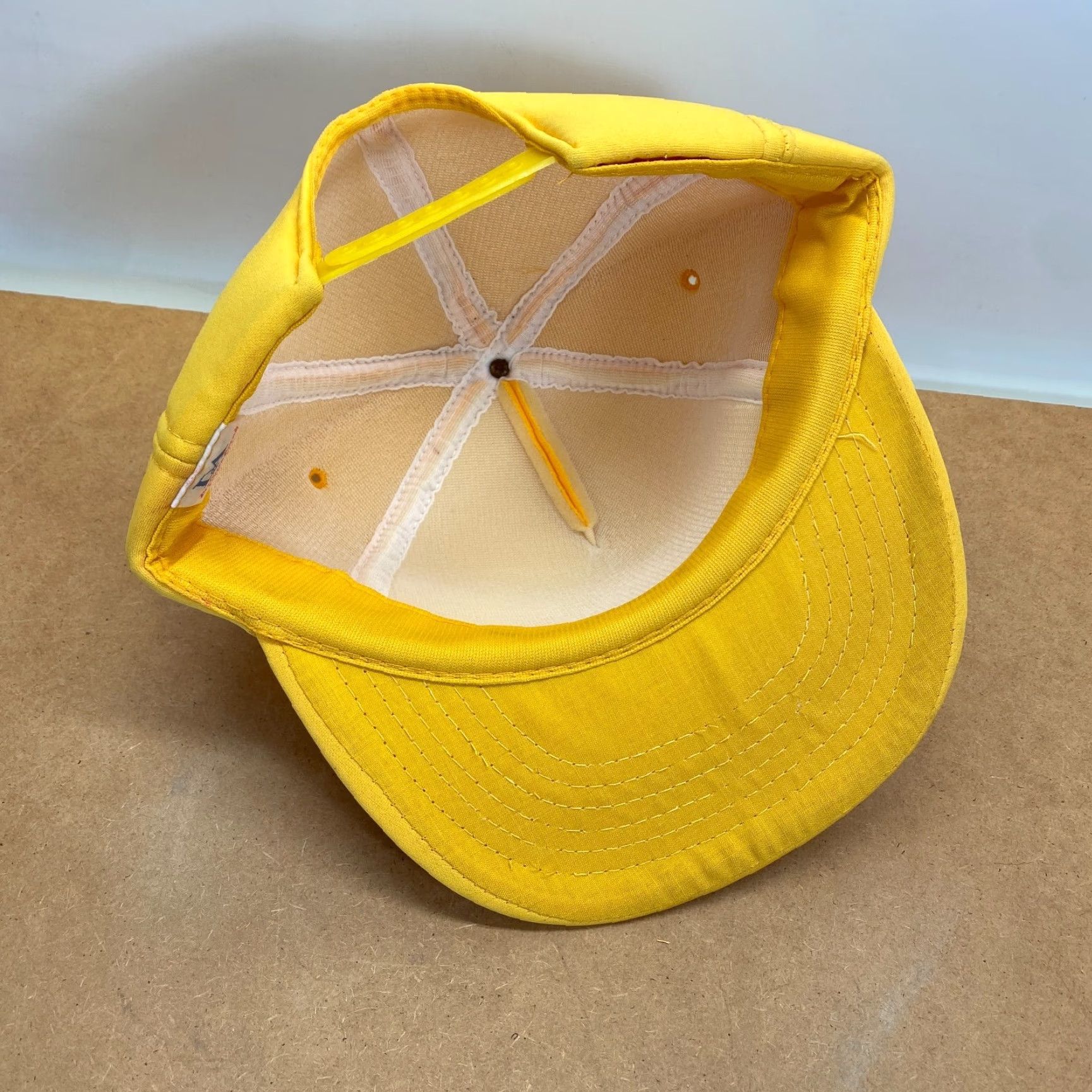 Vintage VINTAGE Designer Award Trucker Hat Hat Yellow 80s 90s Casual Travel Workwear Unisex Adults One Size Foam Snapback DuCie? Size ONE SIZE - 6 Thumbnail