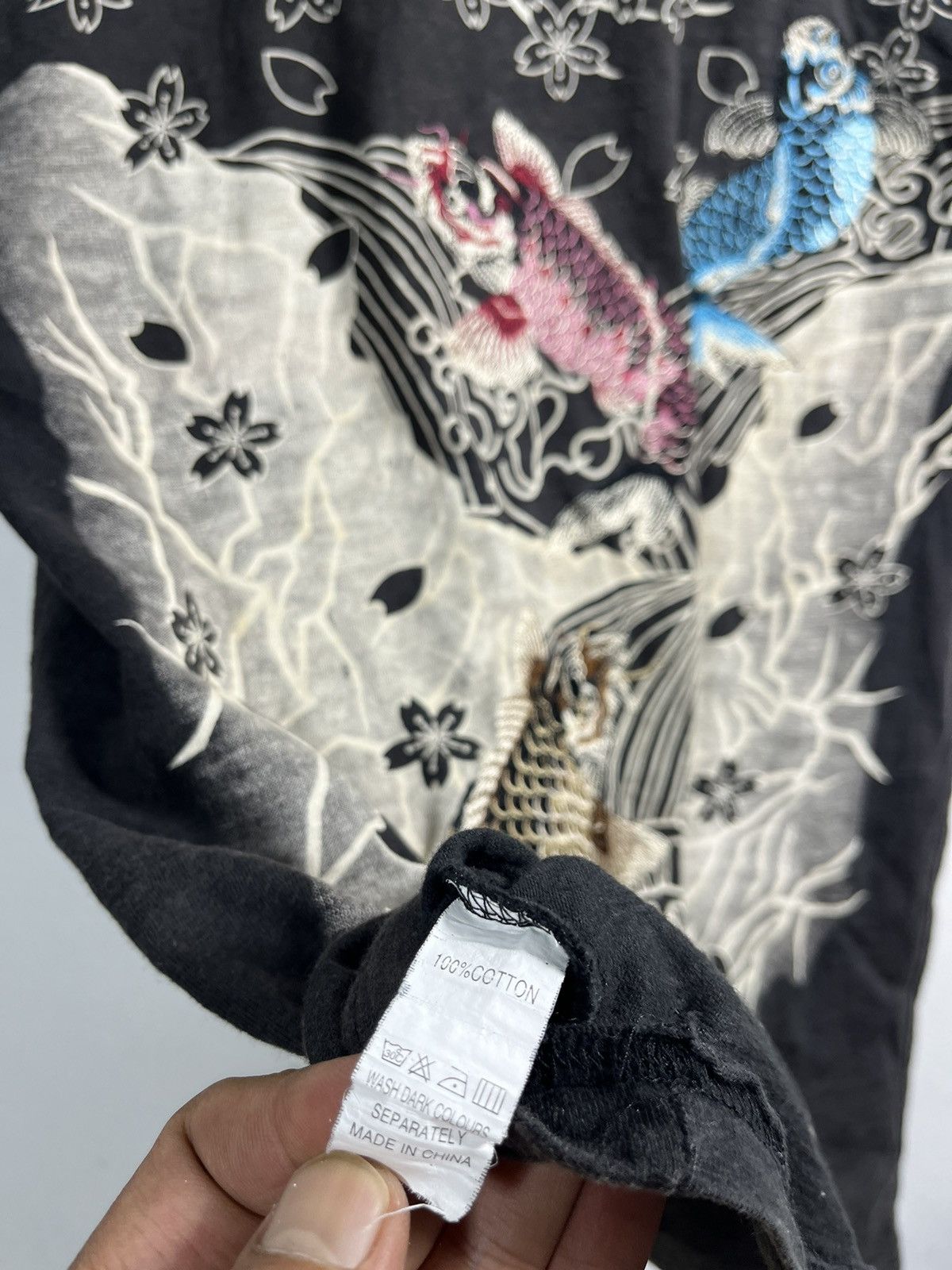 Japanese Brand 🉐 Vintage Sukajan T-Shirt – Koi Fish & Sakura Embroidery Size US L / EU 52-54 / 3 - 3 Thumbnail