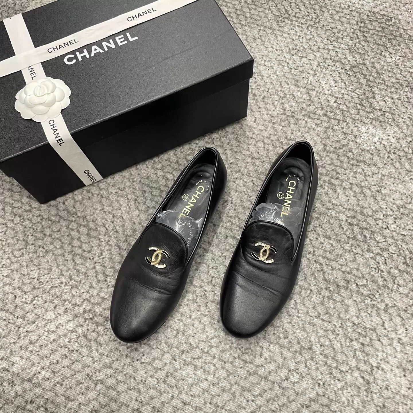 Chanel Chanel Black Leather Loafer 40c Gold Logo Size US 9.5 / IT 39.5 - 2 Thumbnail
